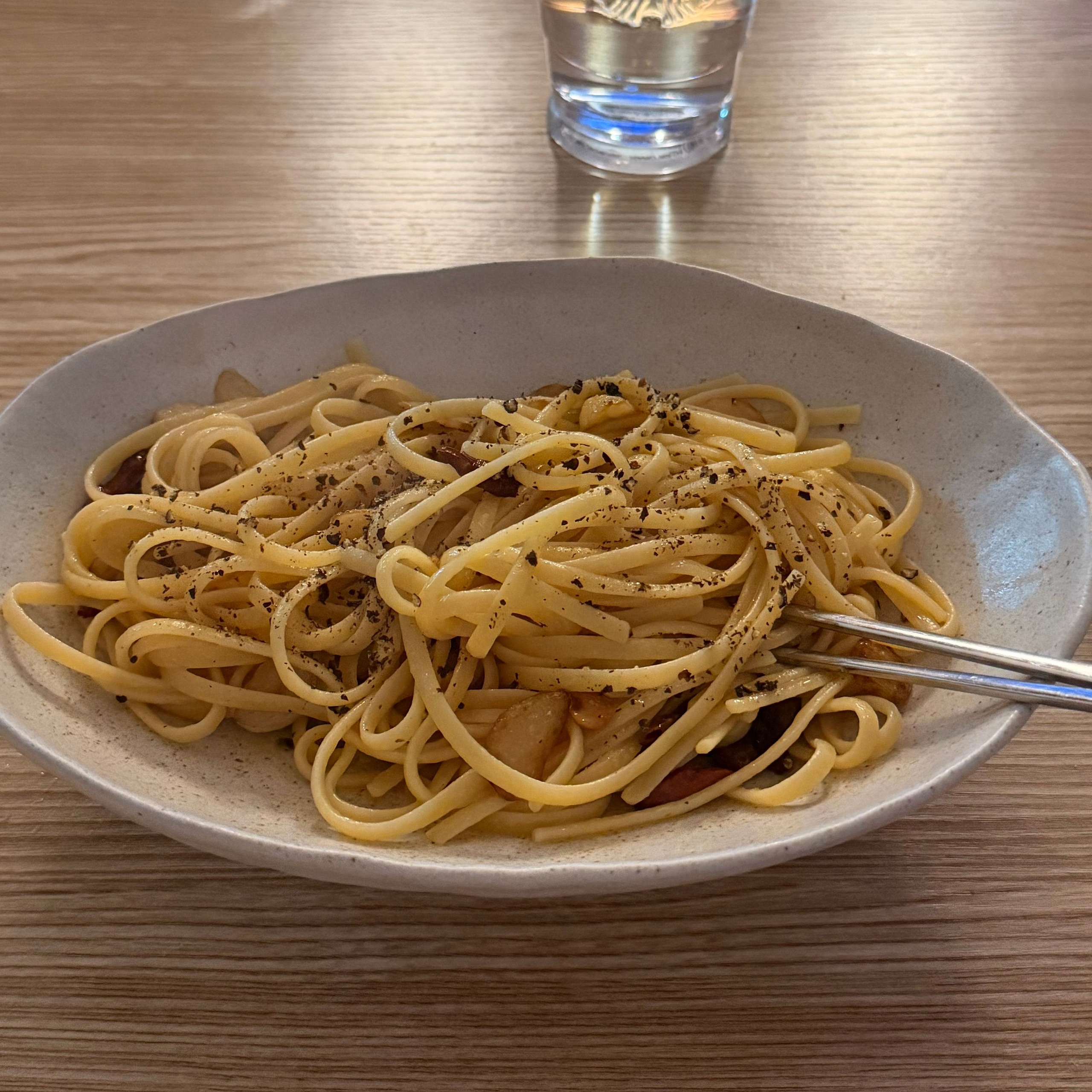 Neoul Handmade Footed Oval Pasta Bowl – Large user photo