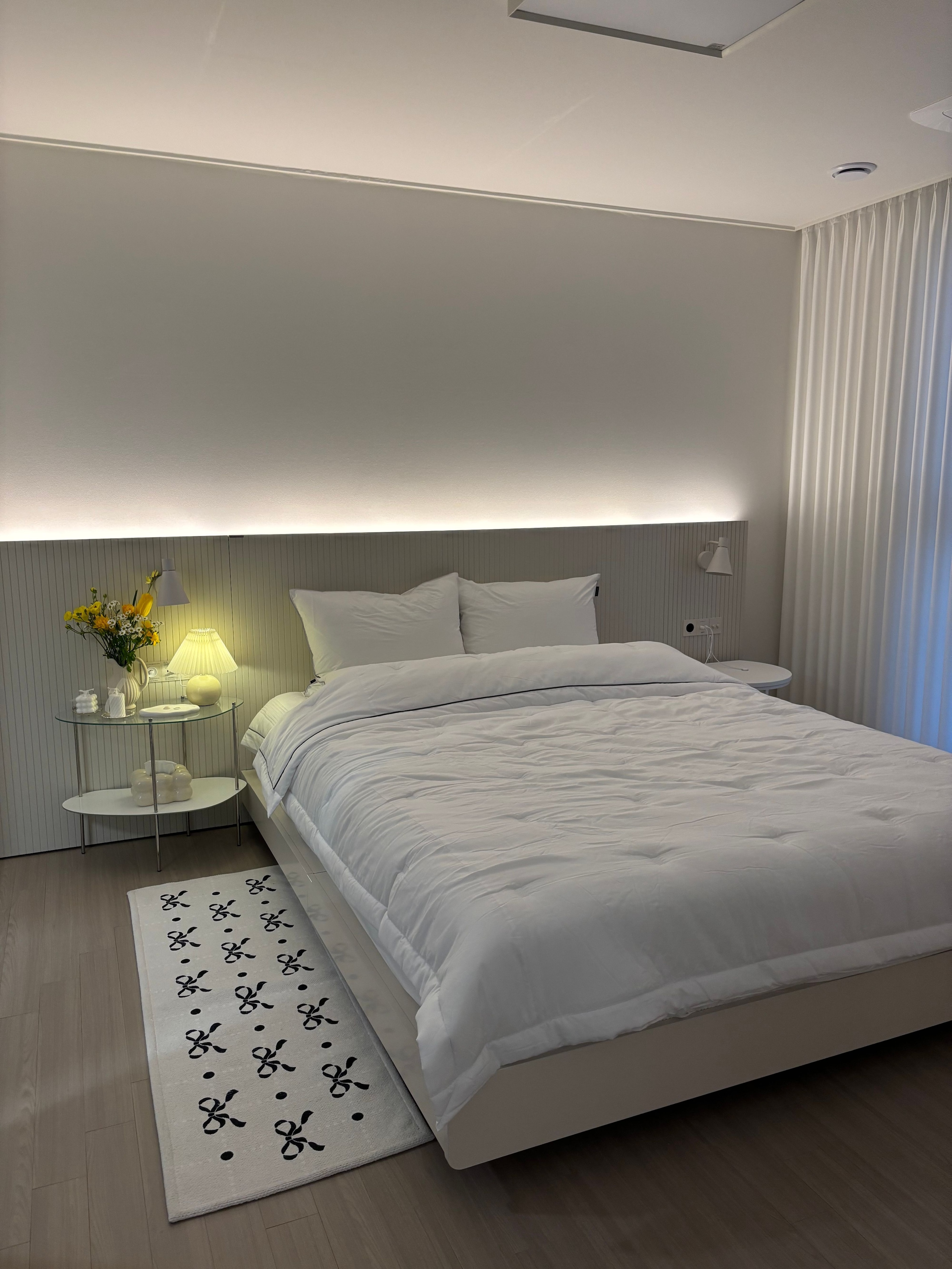 2-Tier Wavy Glass Table user photo