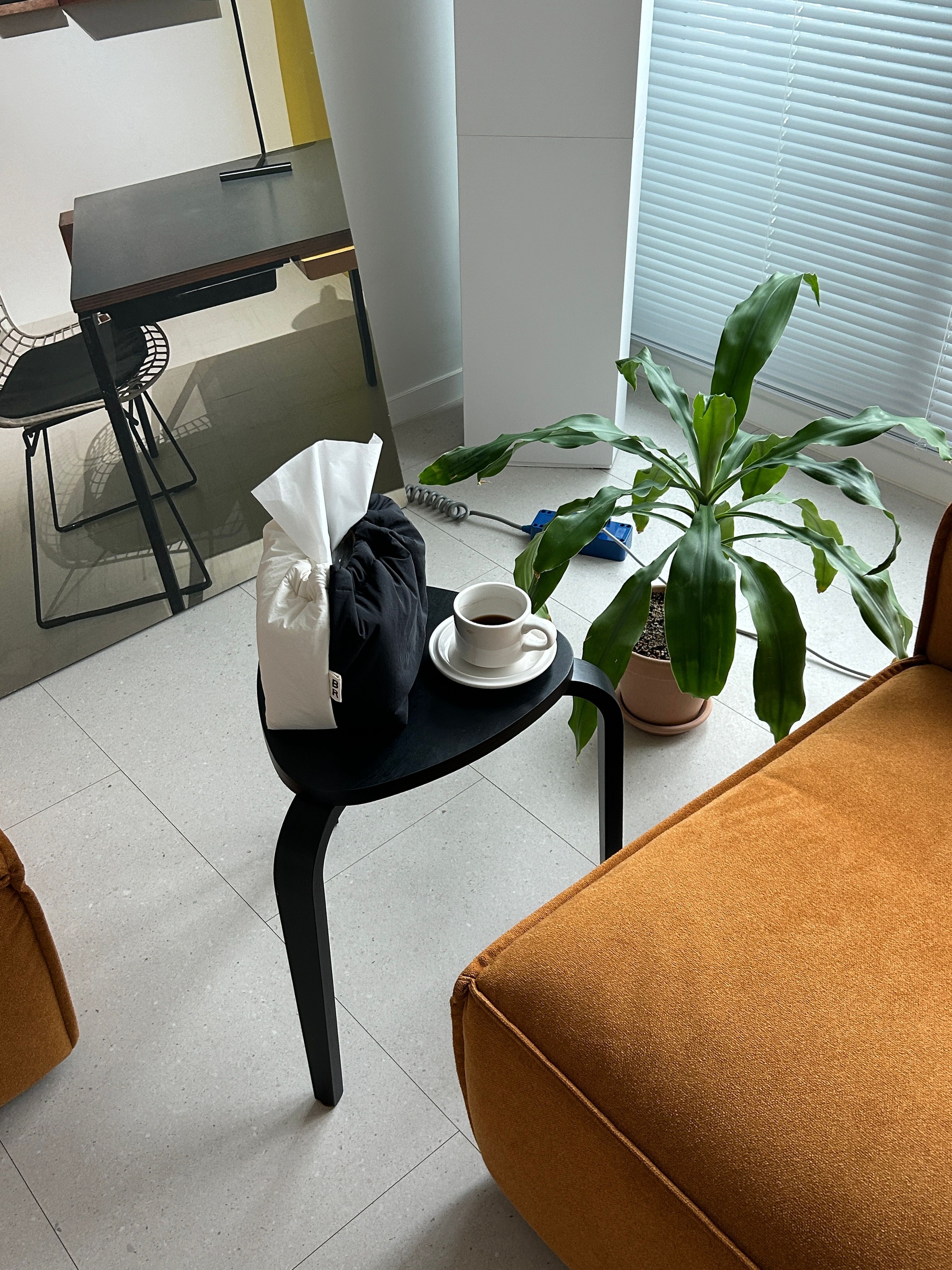 Glossy Ceramic Cup & Saucer Set user photo