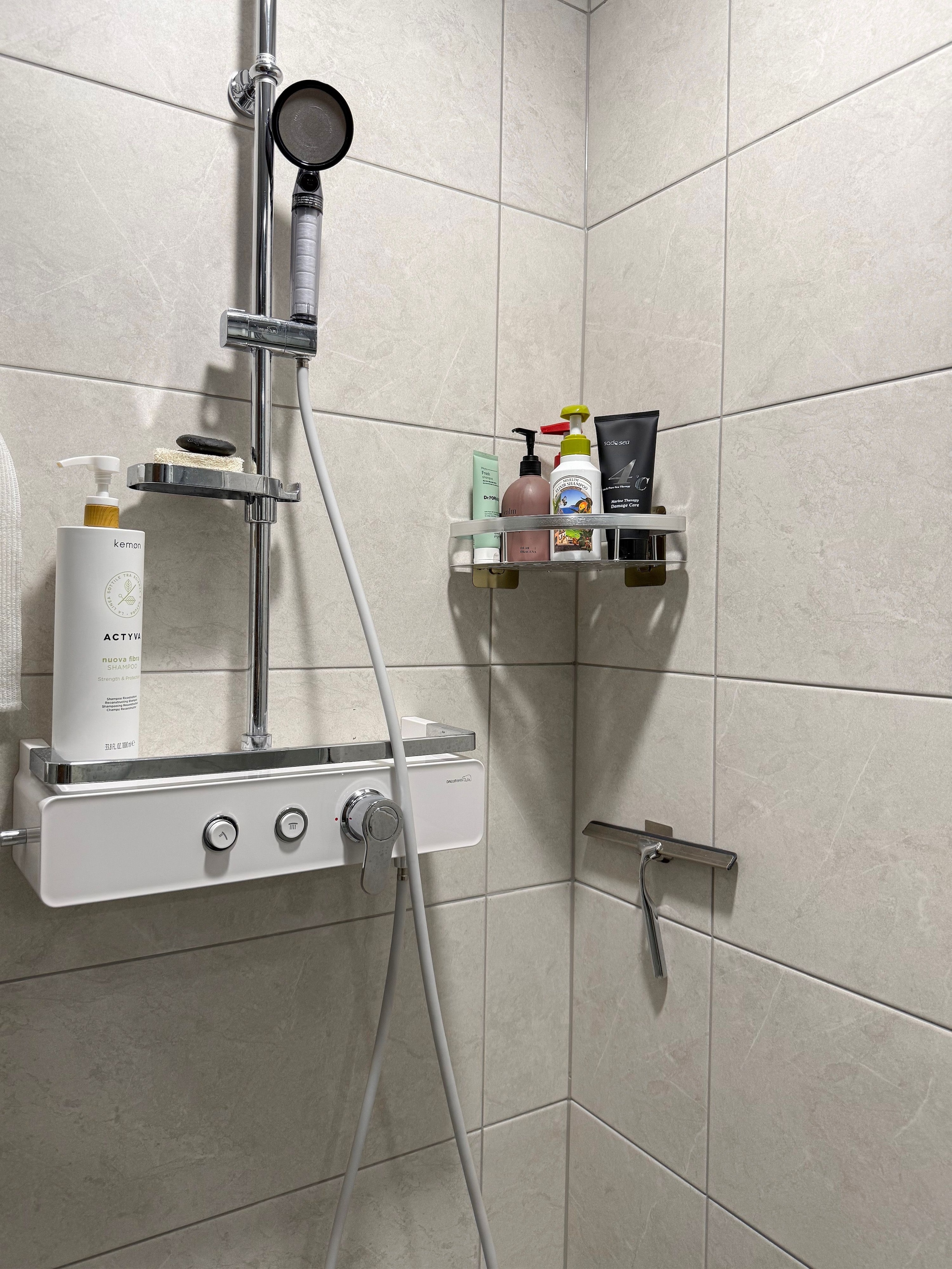 Screw-Lock No-Drill Bathroom Shelf user photo