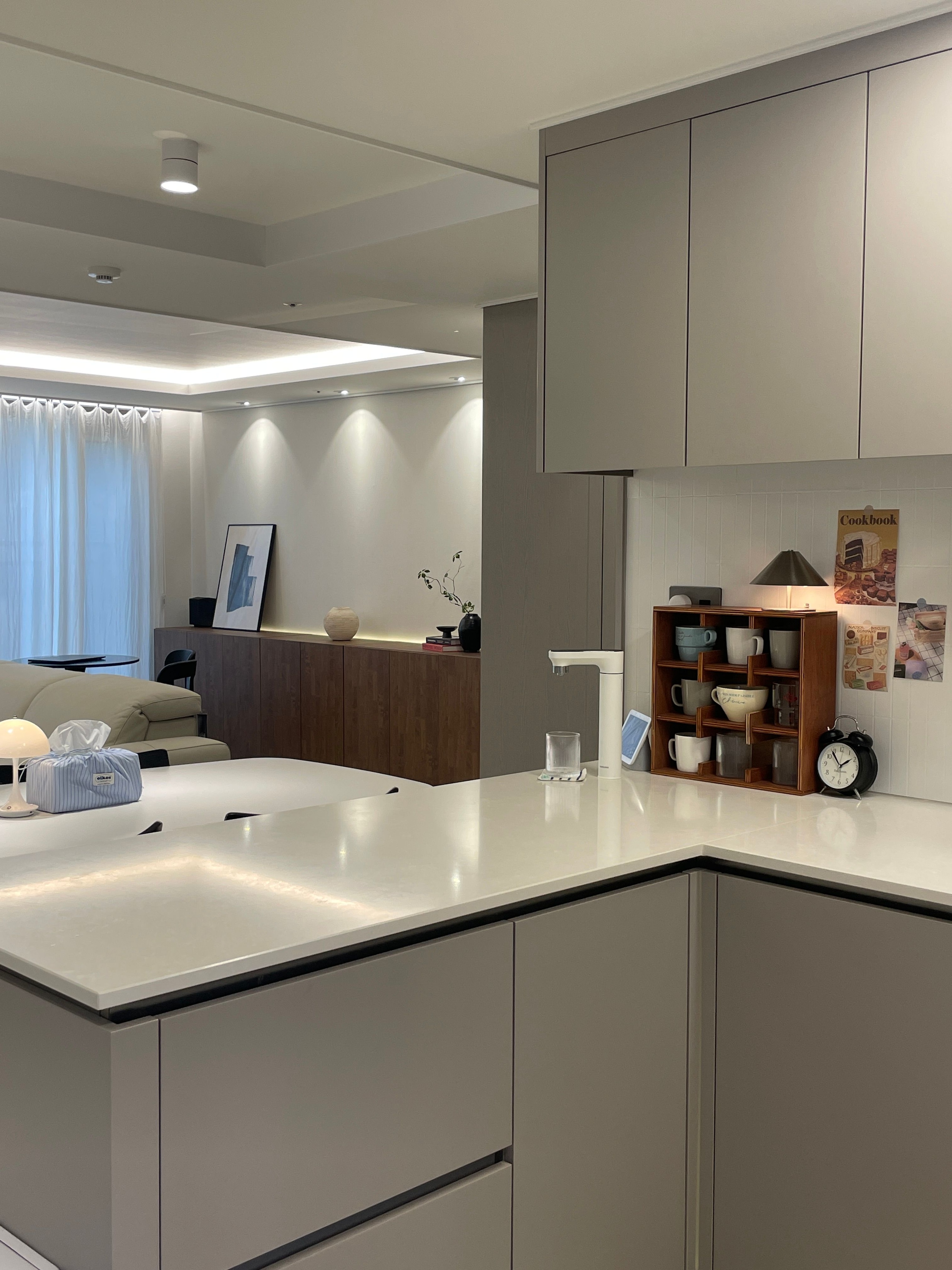 Ogre Vintage Countertop Mug & Cup Storage Cabinet user photo