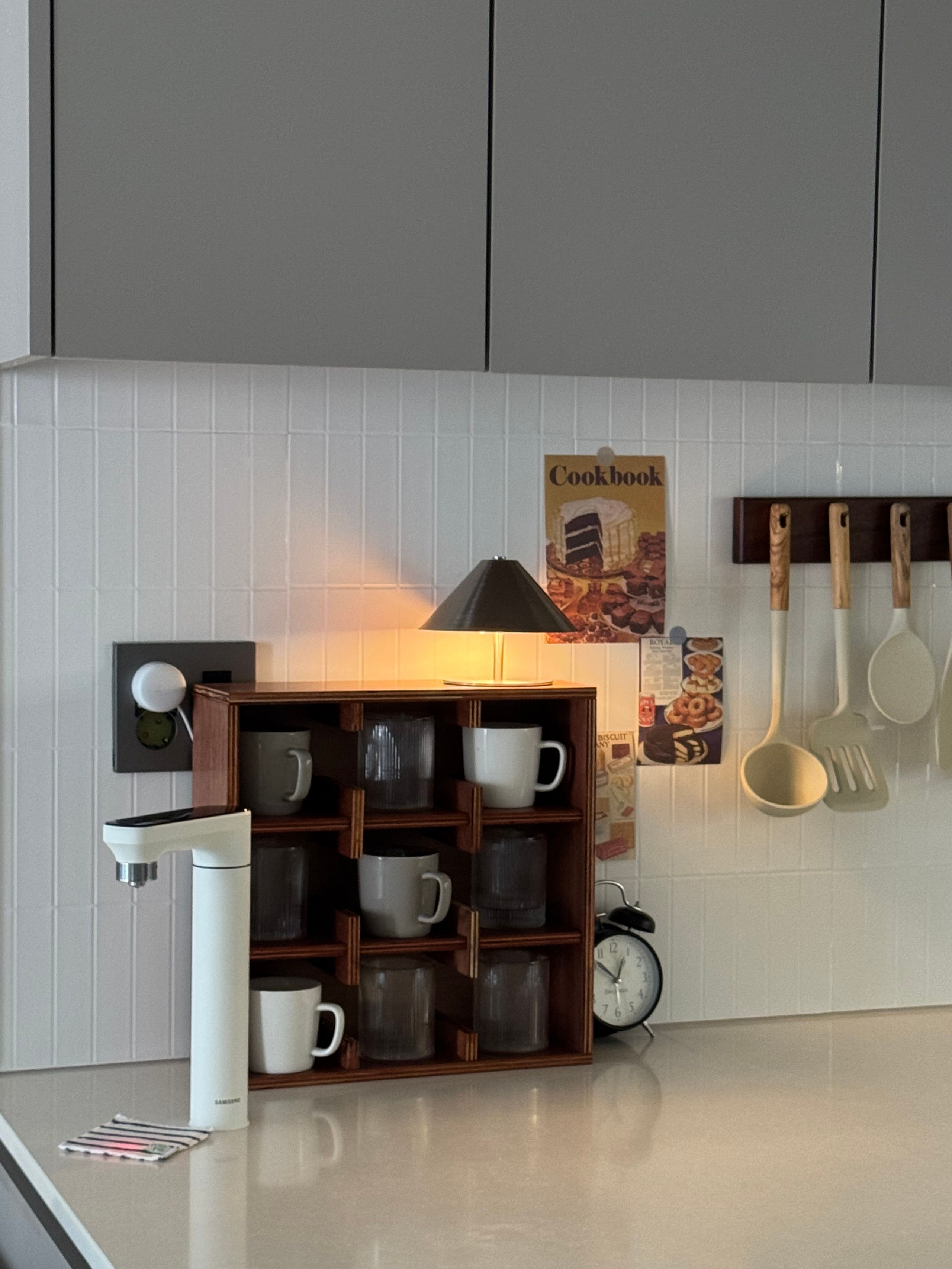 Ogre Vintage Countertop Mug & Cup Storage Cabinet user photo