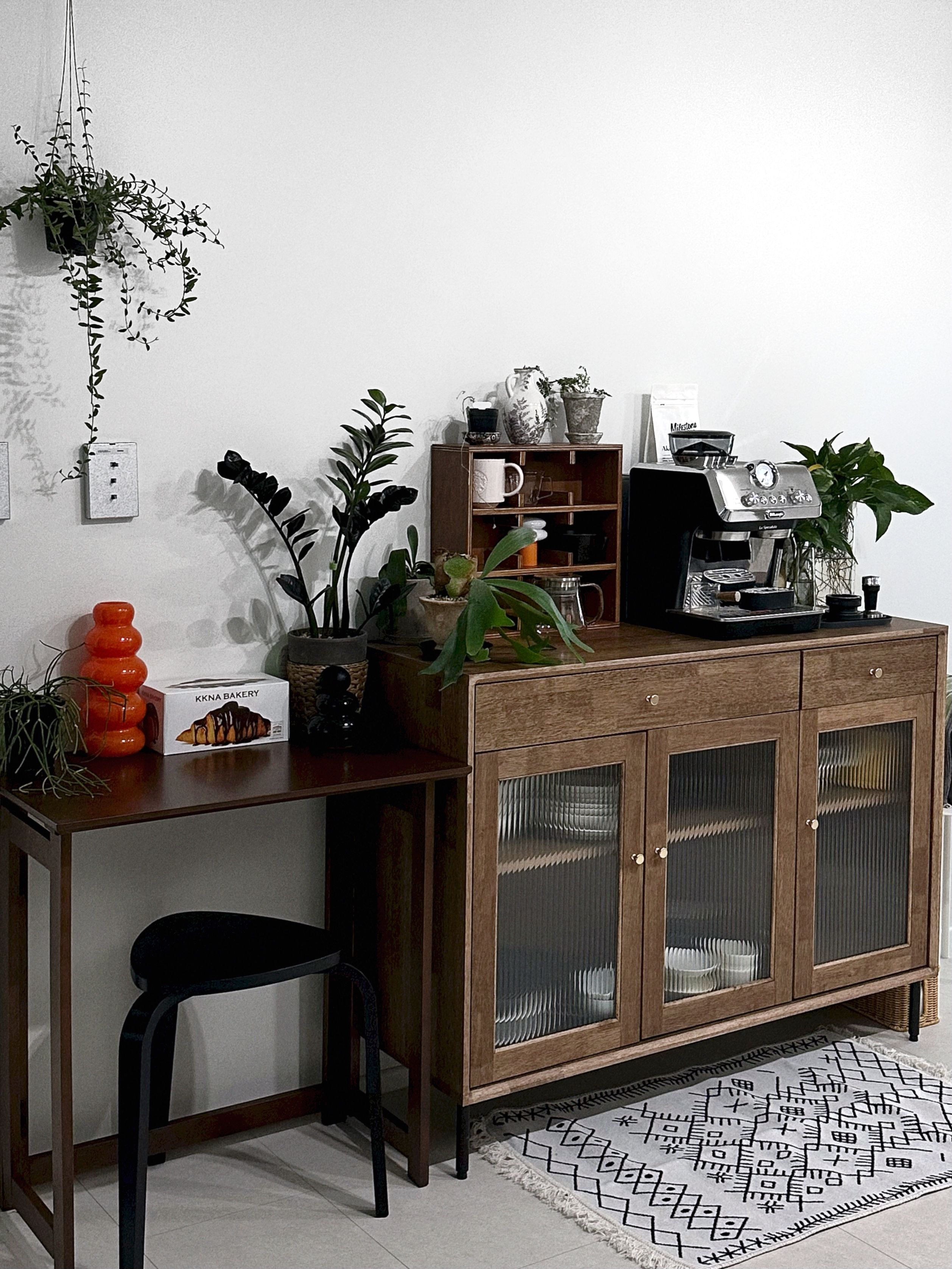 Ogre Vintage Countertop Mug & Cup Storage Cabinet user photo