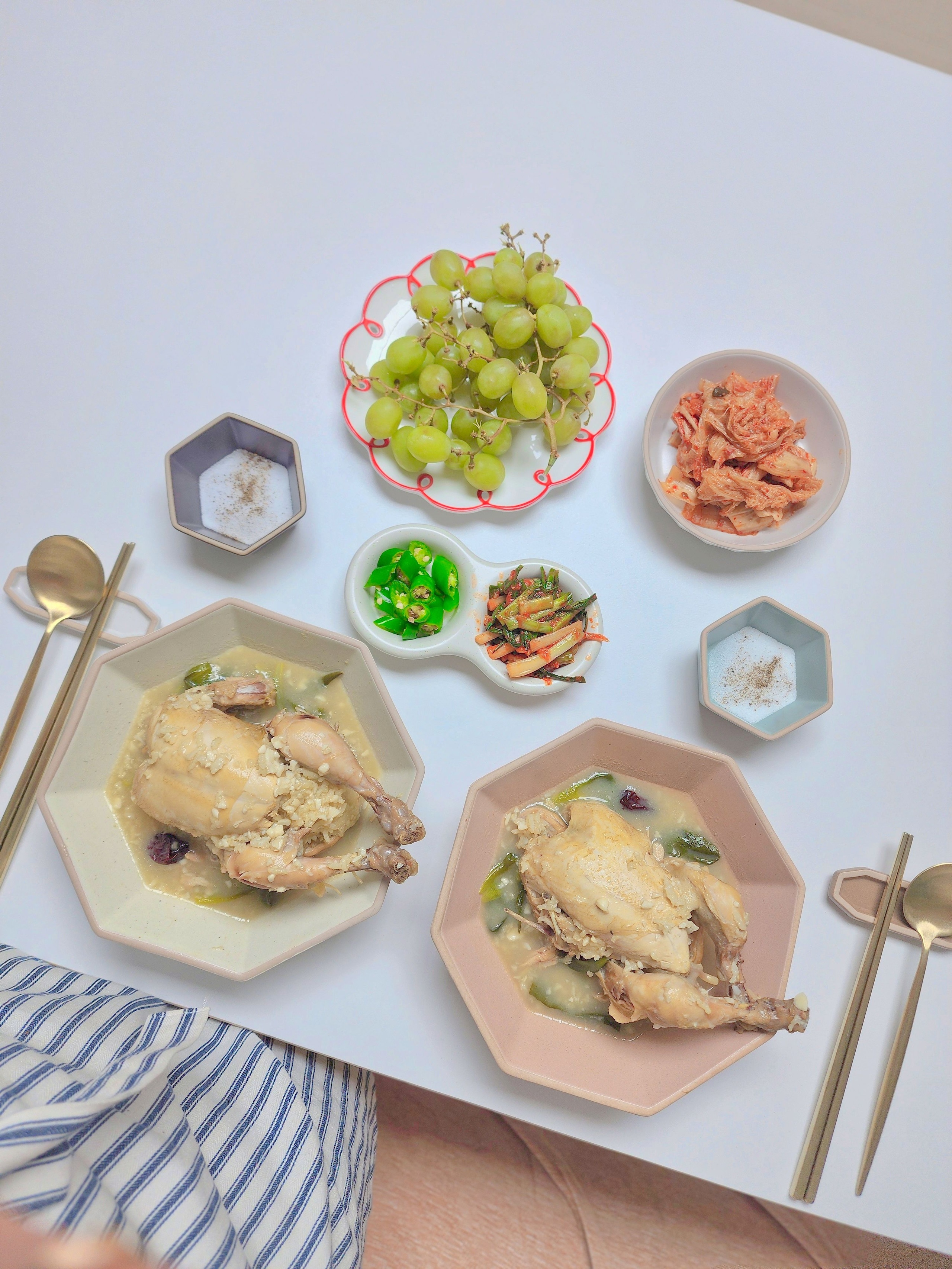 Hand-Drawn Retro Flower Plate user photo