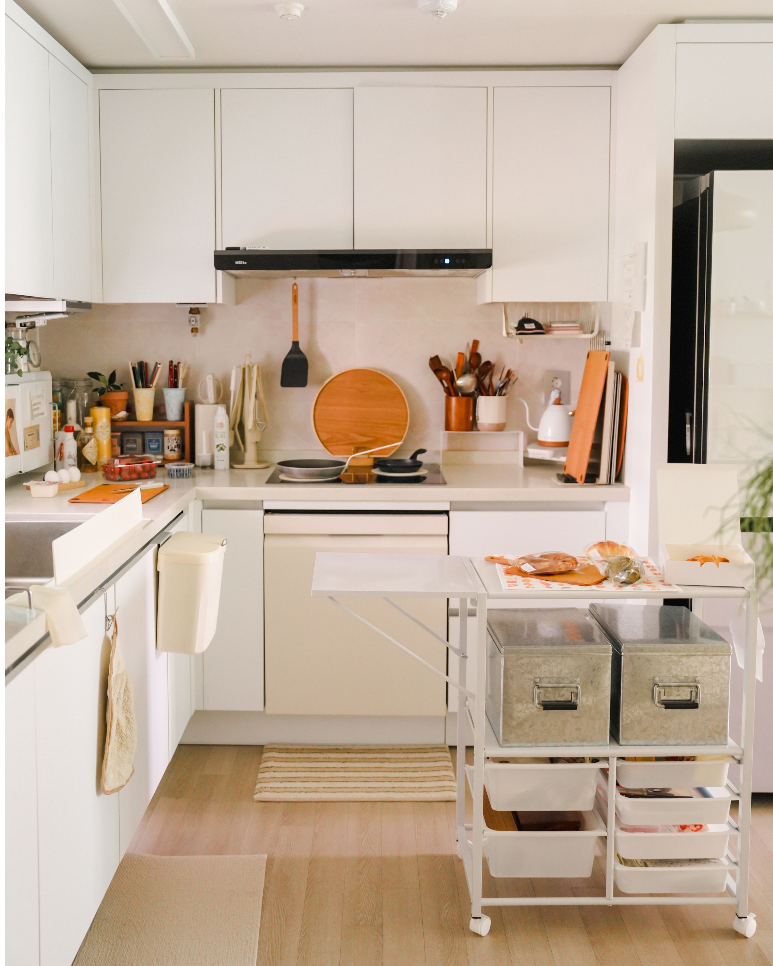 Expandable Rolling Microwave Storage Rack user photo