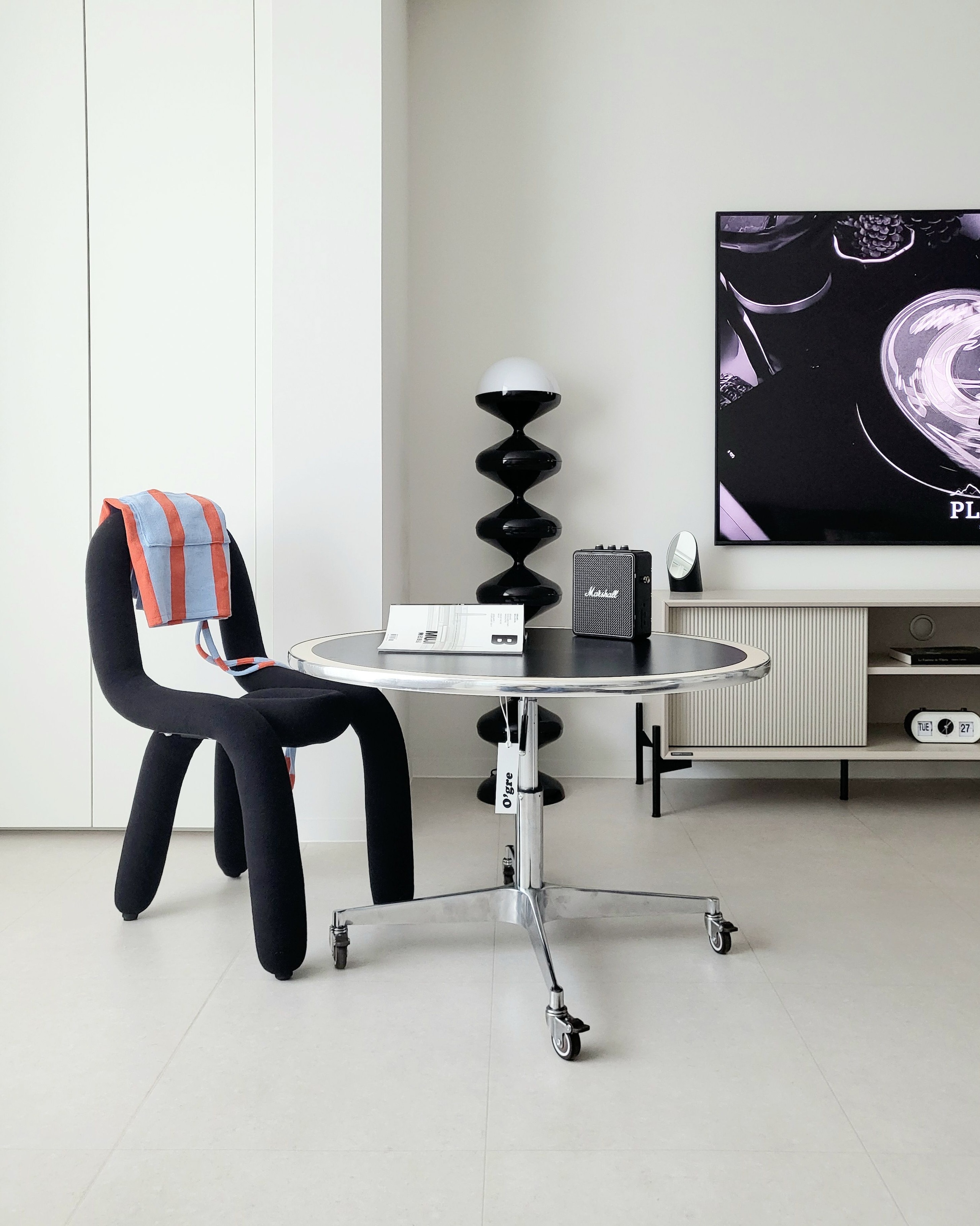 Round Modern Flip Table Clock user photo