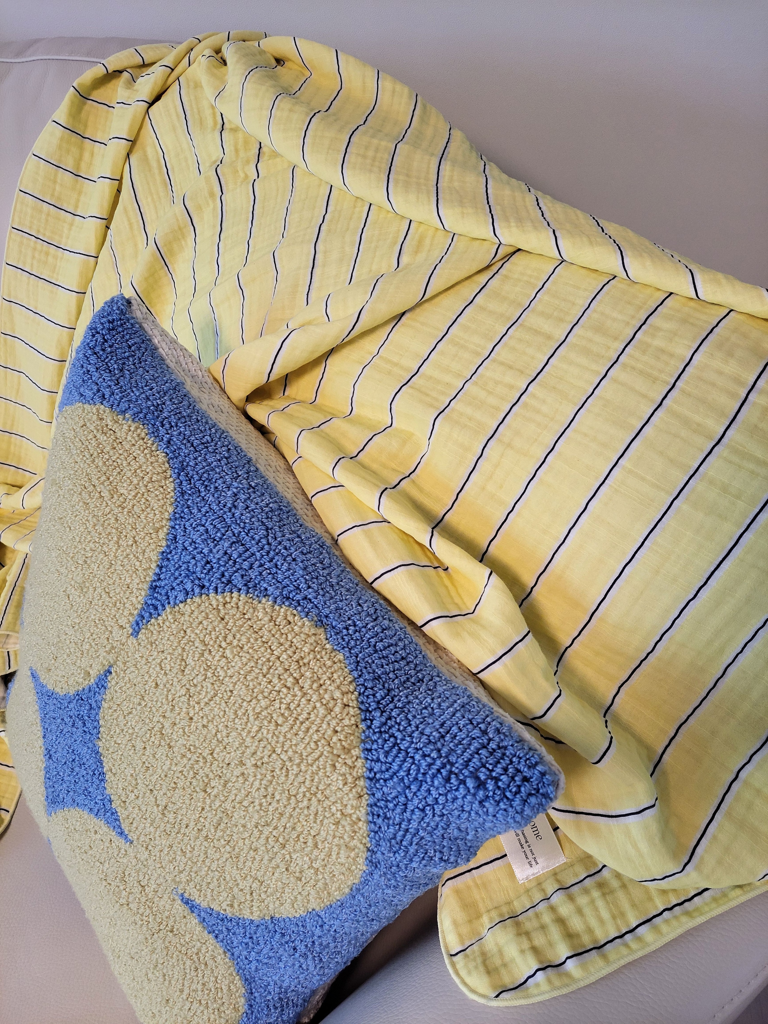 Neon Stripe 3-Layer Gauze Blanket user photo