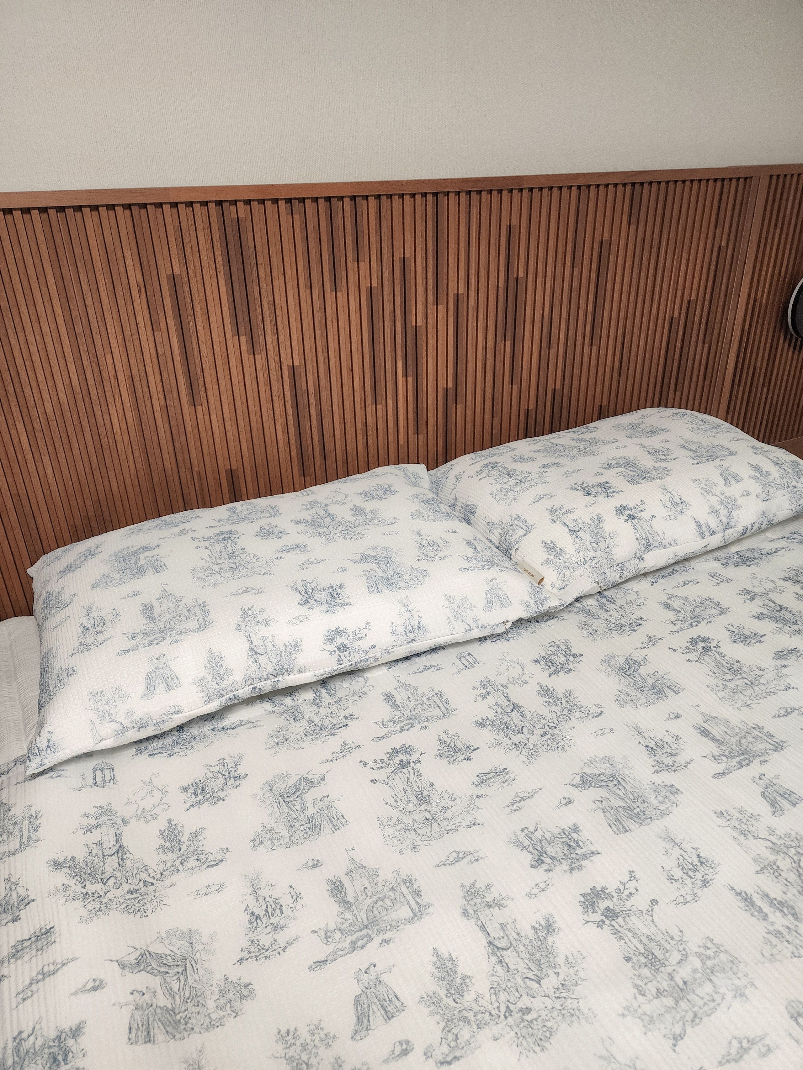 Summer Romance Seersucker Light Blanket + Pillowcase Set user photo