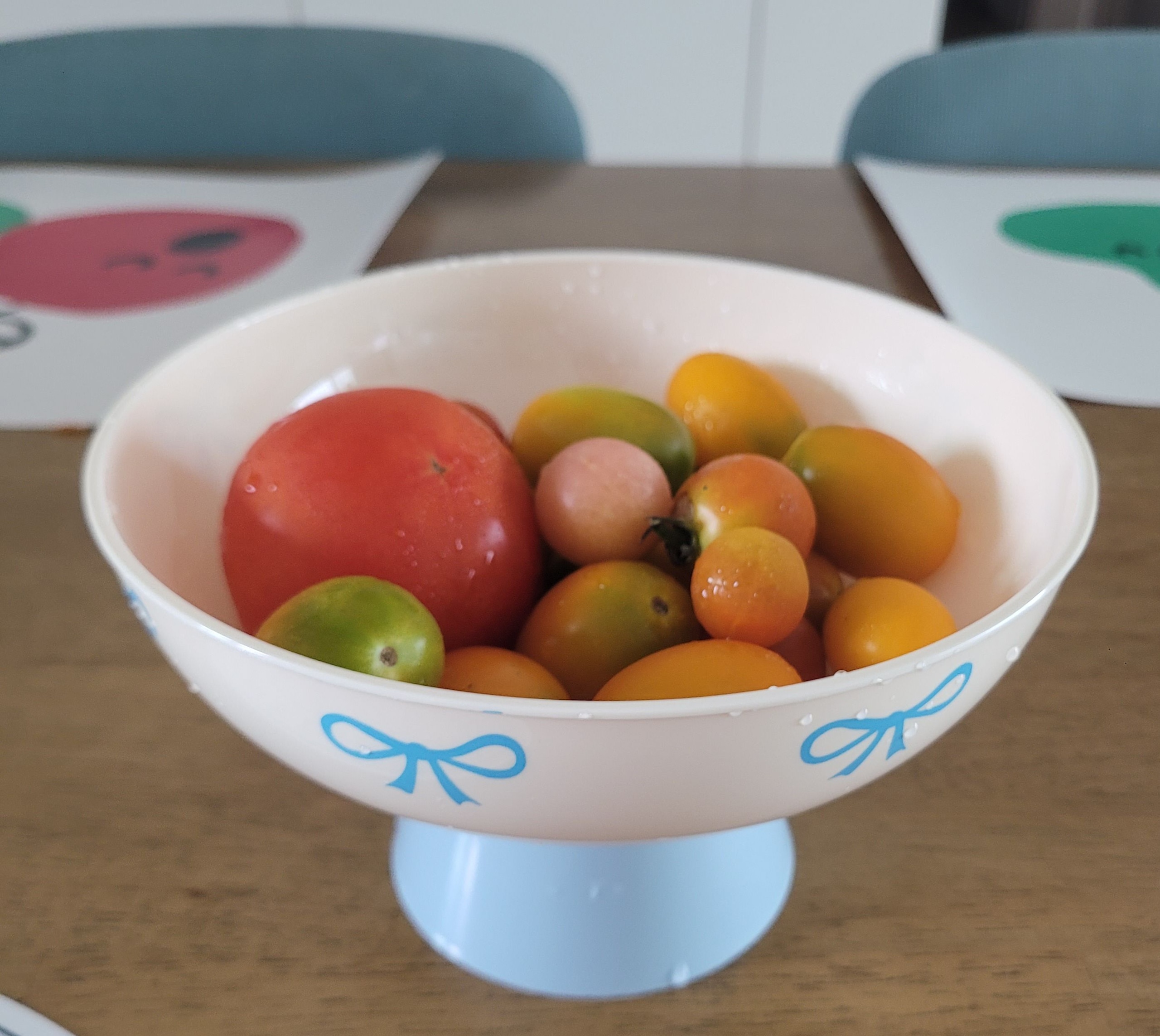 Bow Pedestal Fruit Bowl with Drain user photo