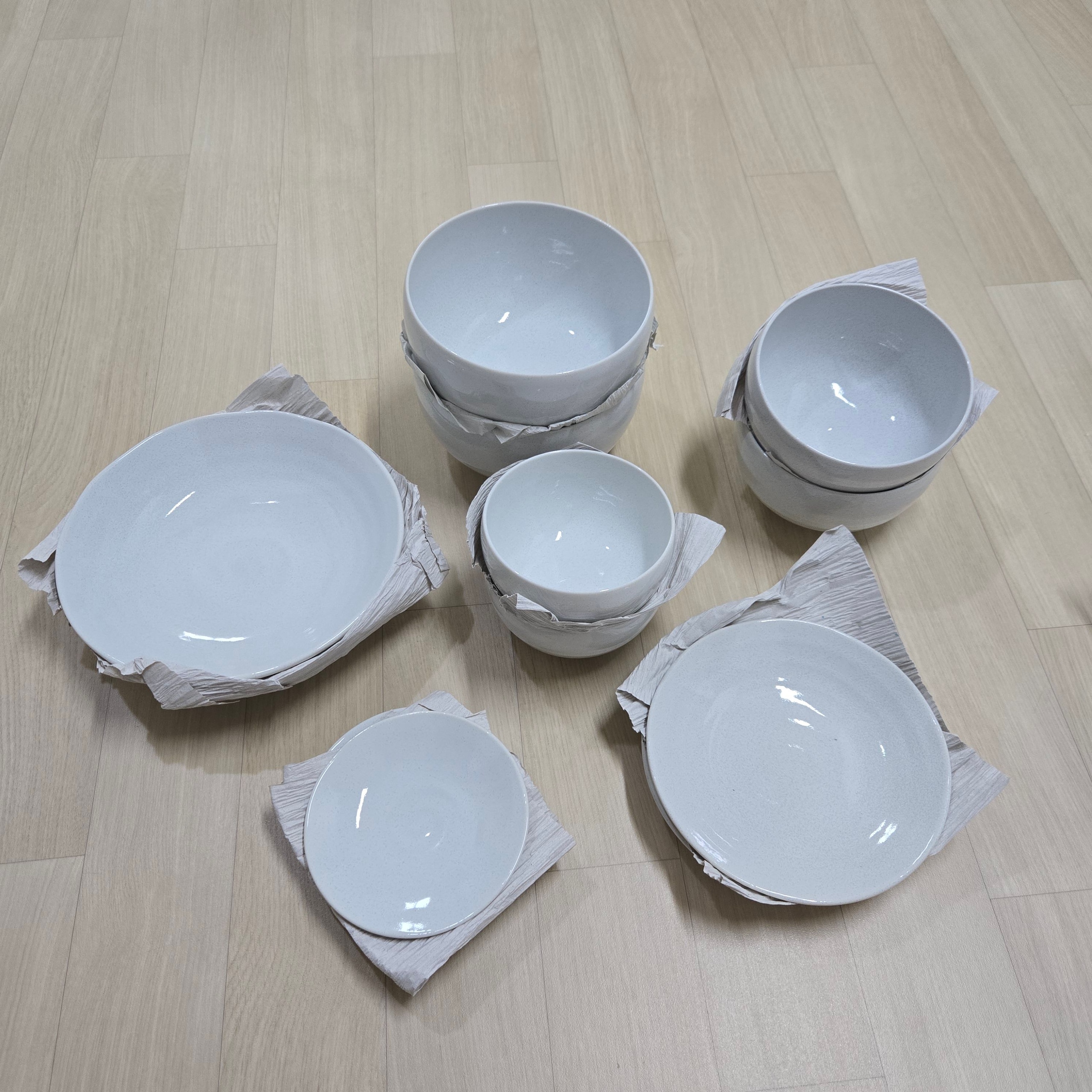 LeBlanc Moon Jar Dinnerware Set for 2 (12-Piece) user photo