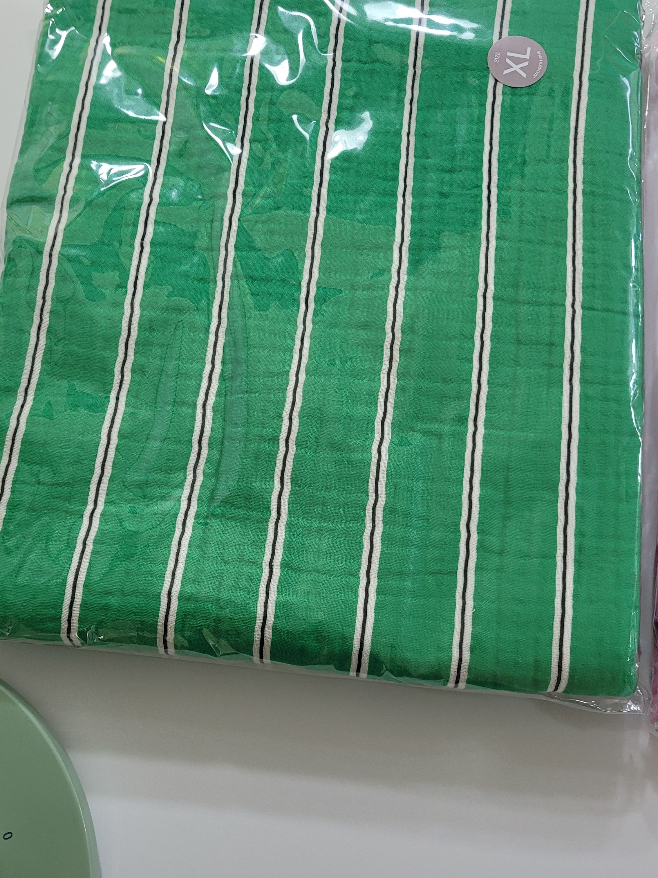 Neon Stripe 3-Layer Gauze Blanket user photo