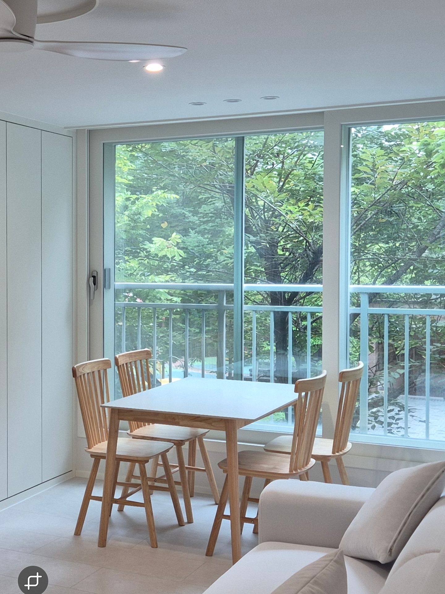 Ceramic Tabletop Solid Wood Frame Dining Table user photo