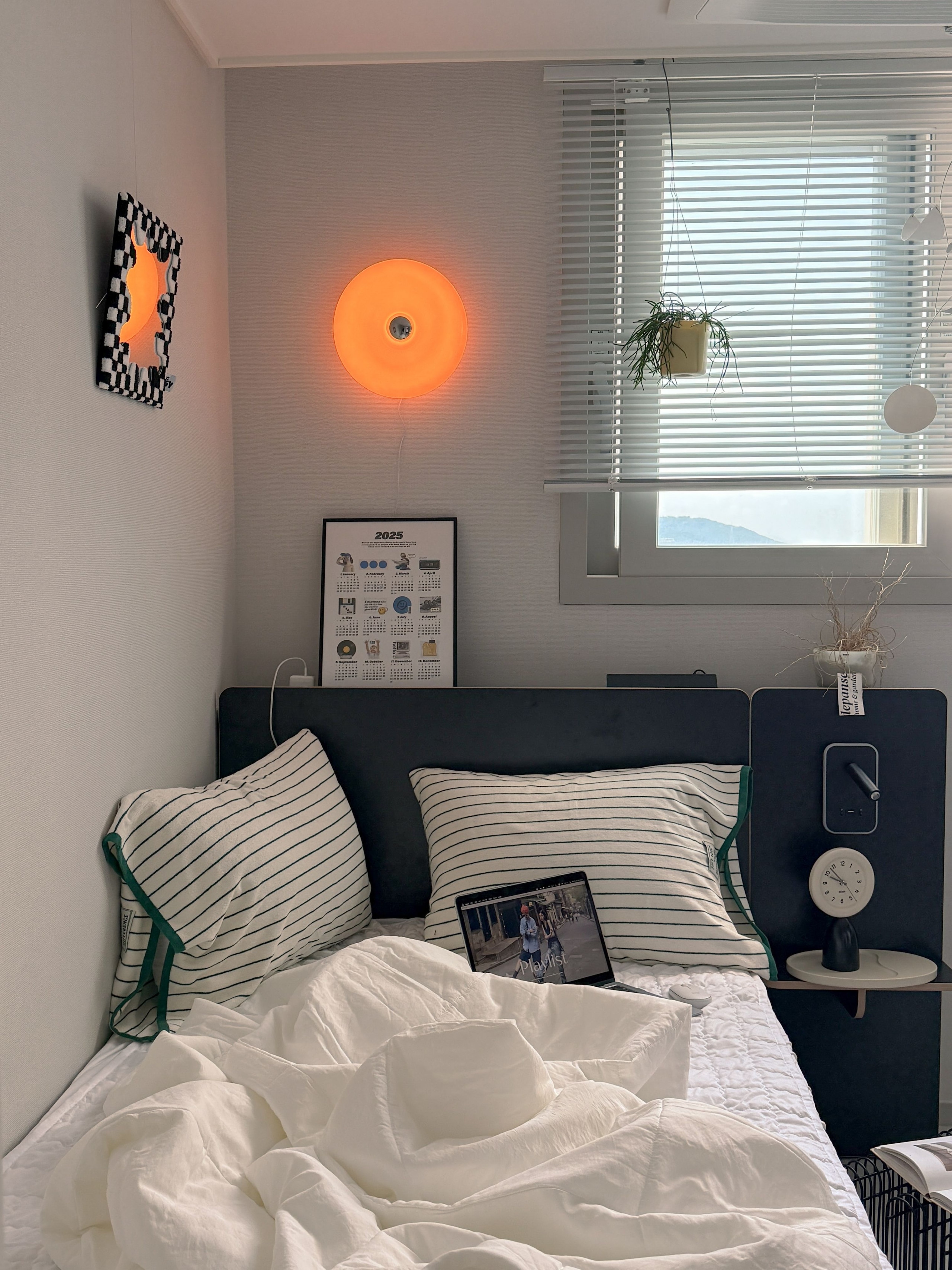 On My Mood Object Tray Table Clock user photo