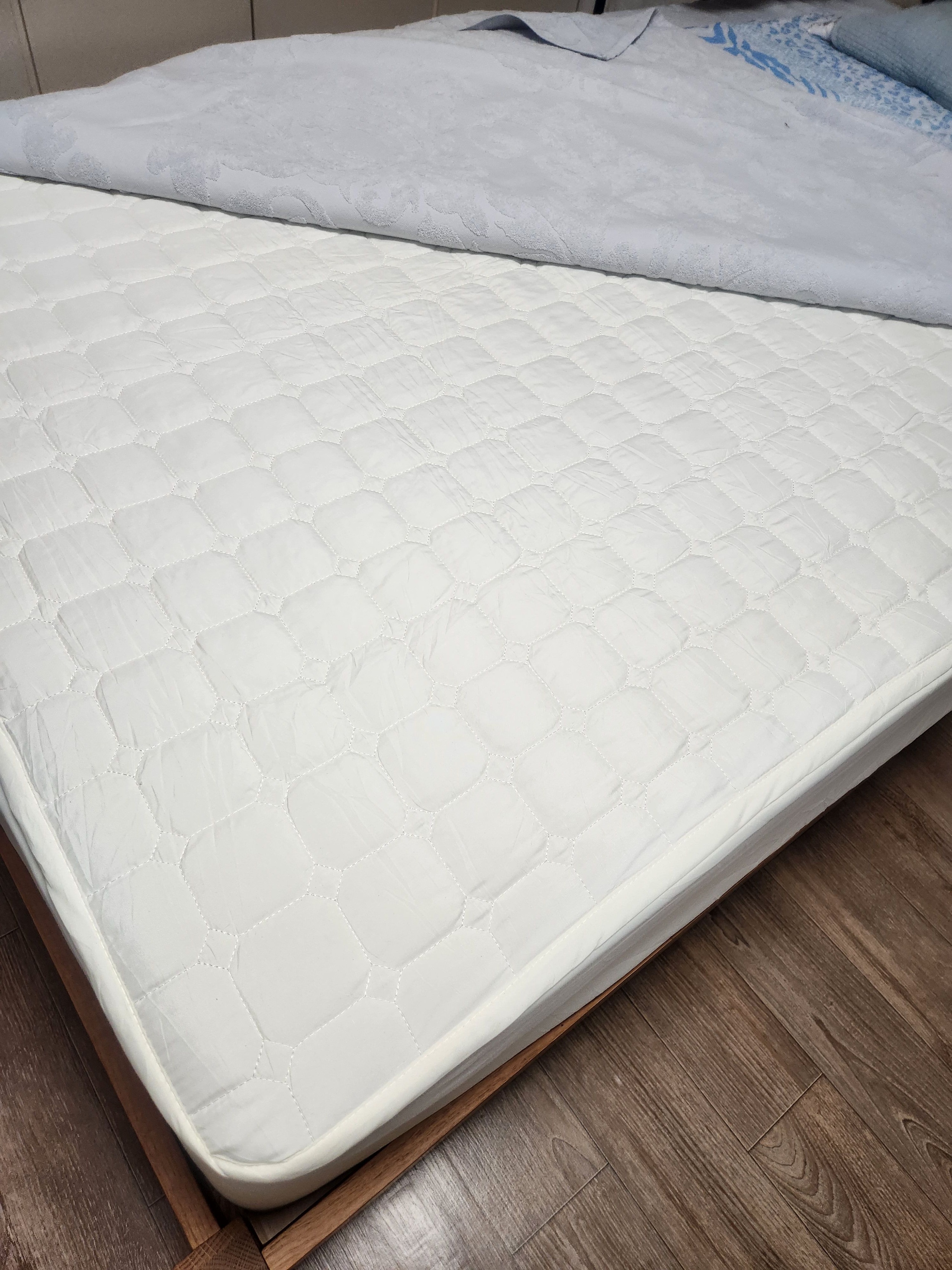 Square Quilted Waterproof Mattress Cover user photo