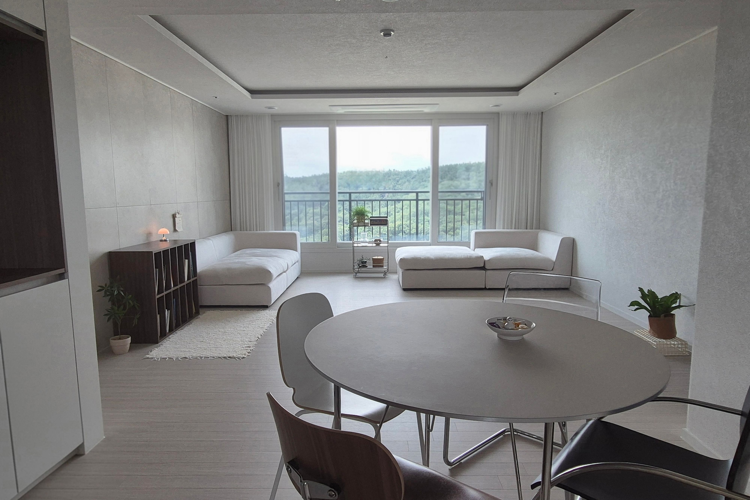 SSUEIM GOOD VIVES スノーマン プレート 16cm ブラック 陶磁器