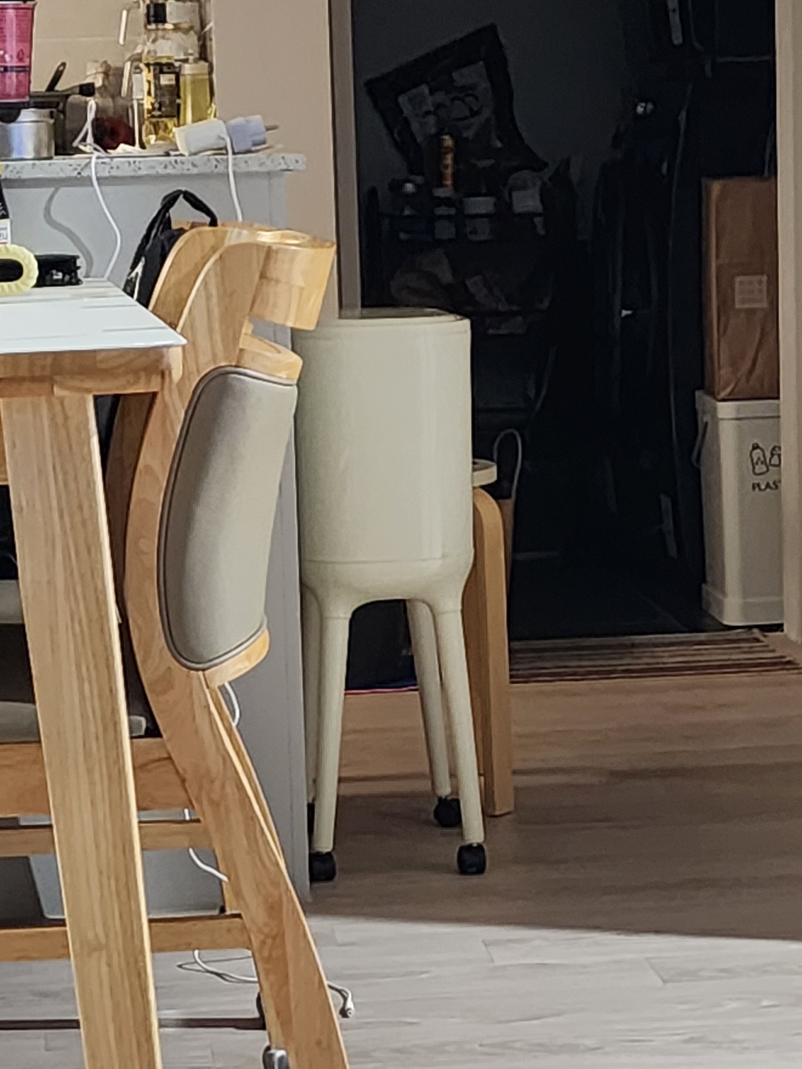 One-Touch Trash Can with Long Legs user photo