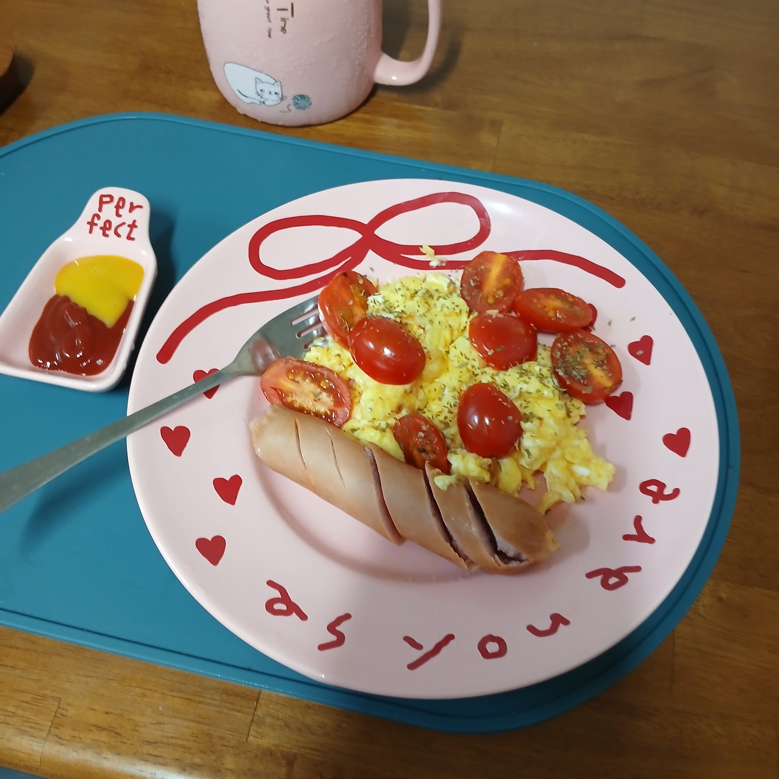 Pink Edition Ceramic Heart Salad Plate with Dressing Cup user photo