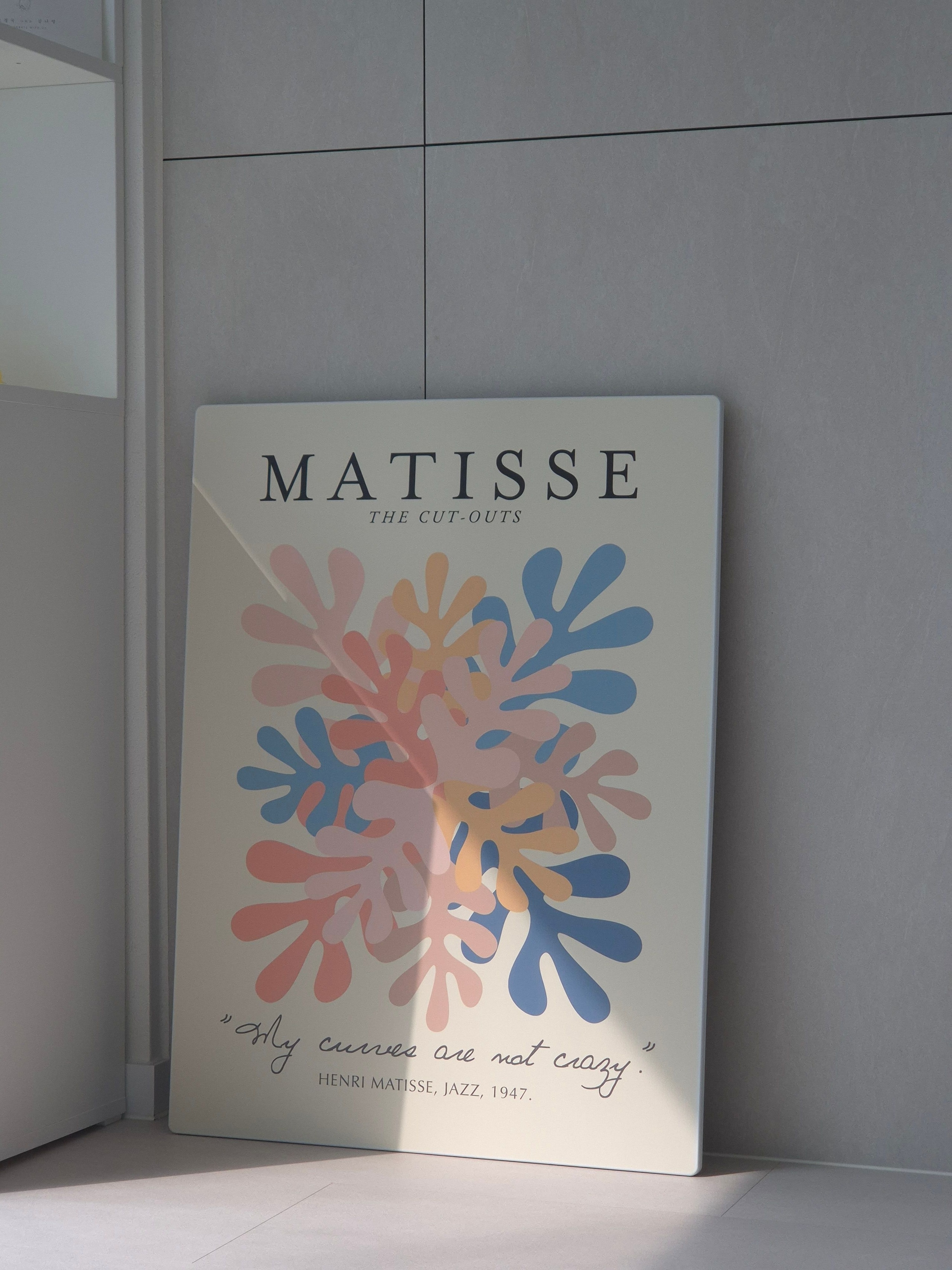Foldable Henri Matisse Frame Table user photo