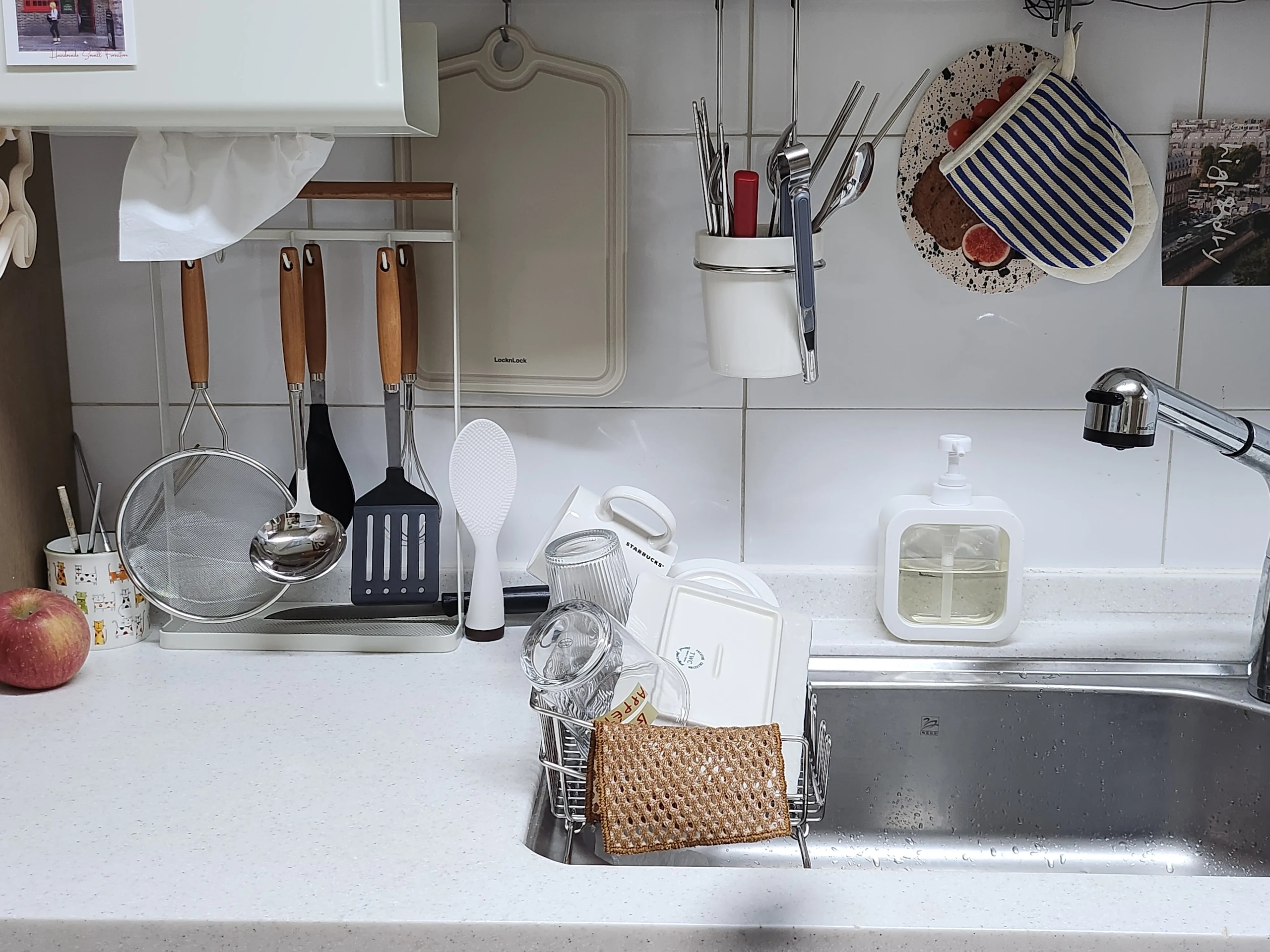 Dual Fit Sink Dish Rack user photo