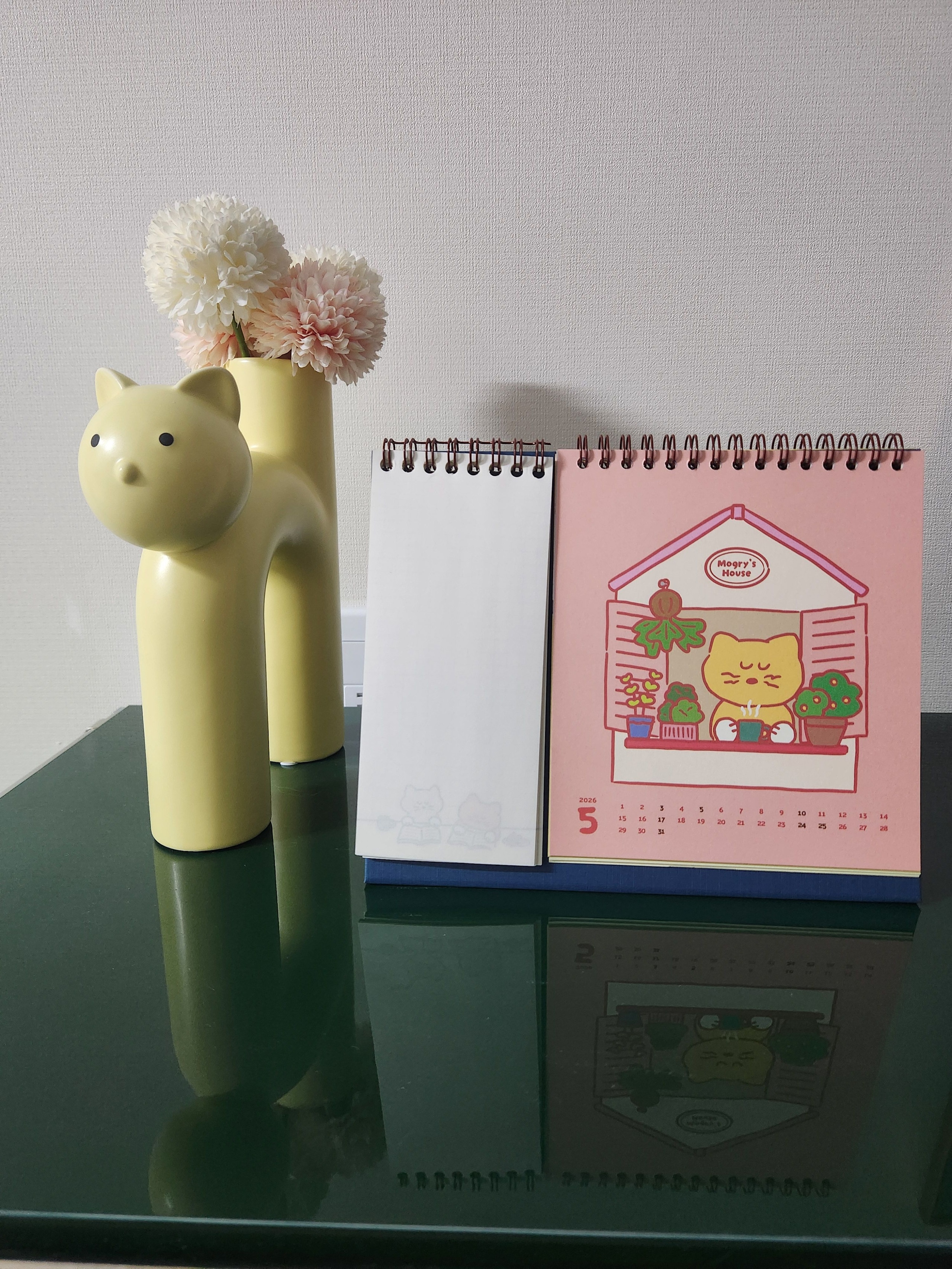 Cat Ikebana Ceramic Vase user photo