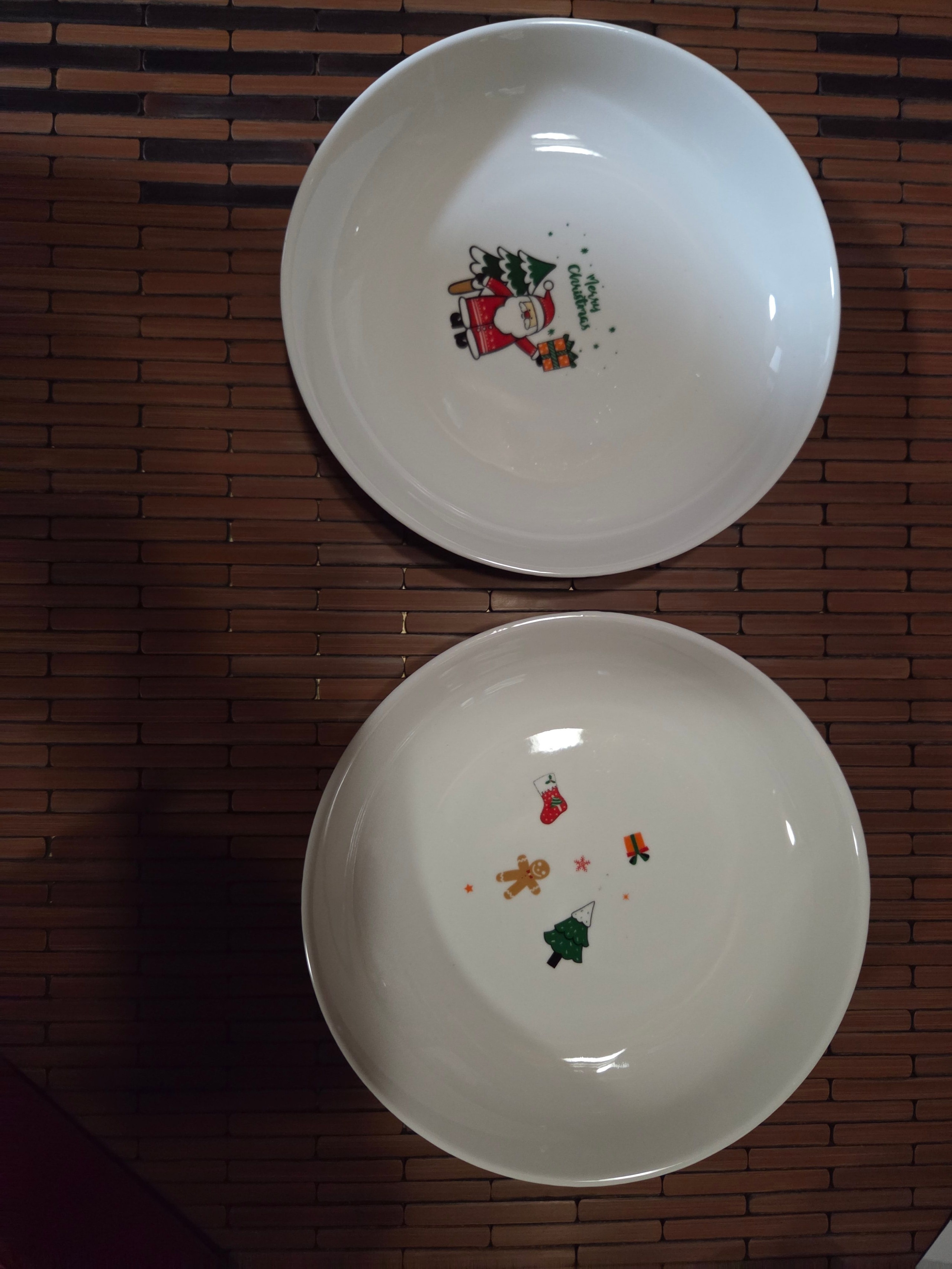 Santa Christmas Dinnerware Set for 4 user photo