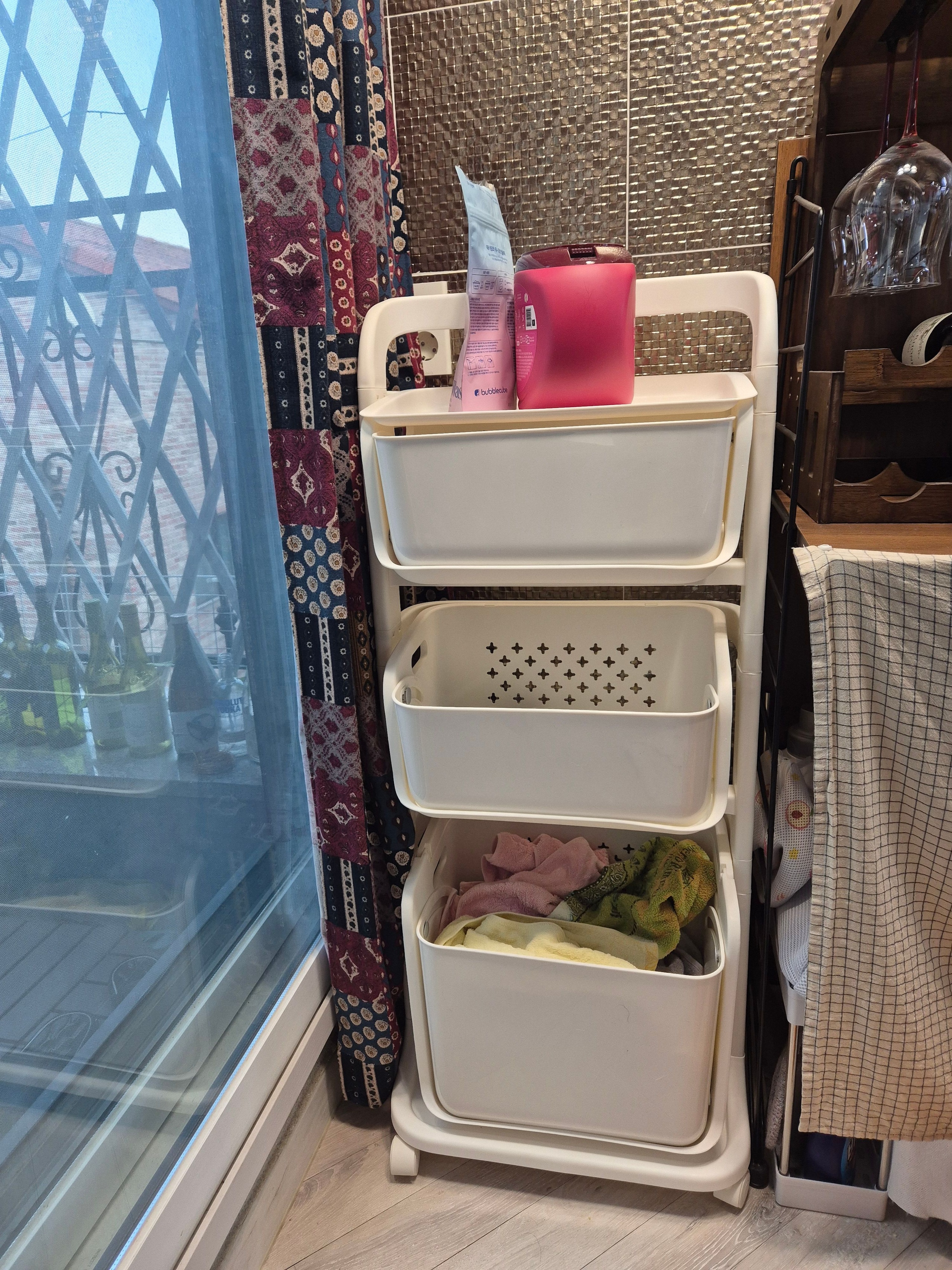 Rolling Swing Laundry Cart user photo