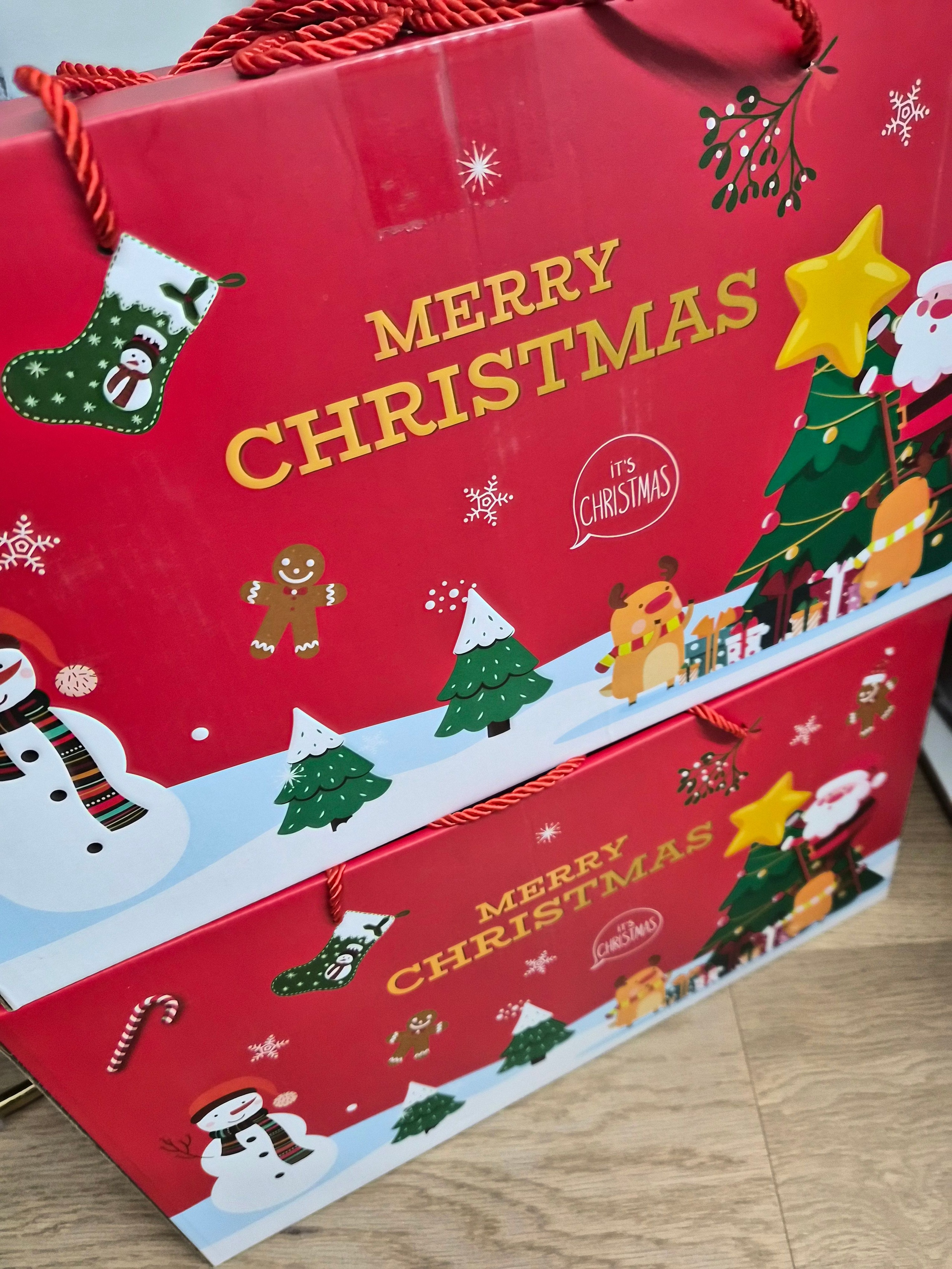 Santa Christmas Dinnerware Set for 4 user photo
