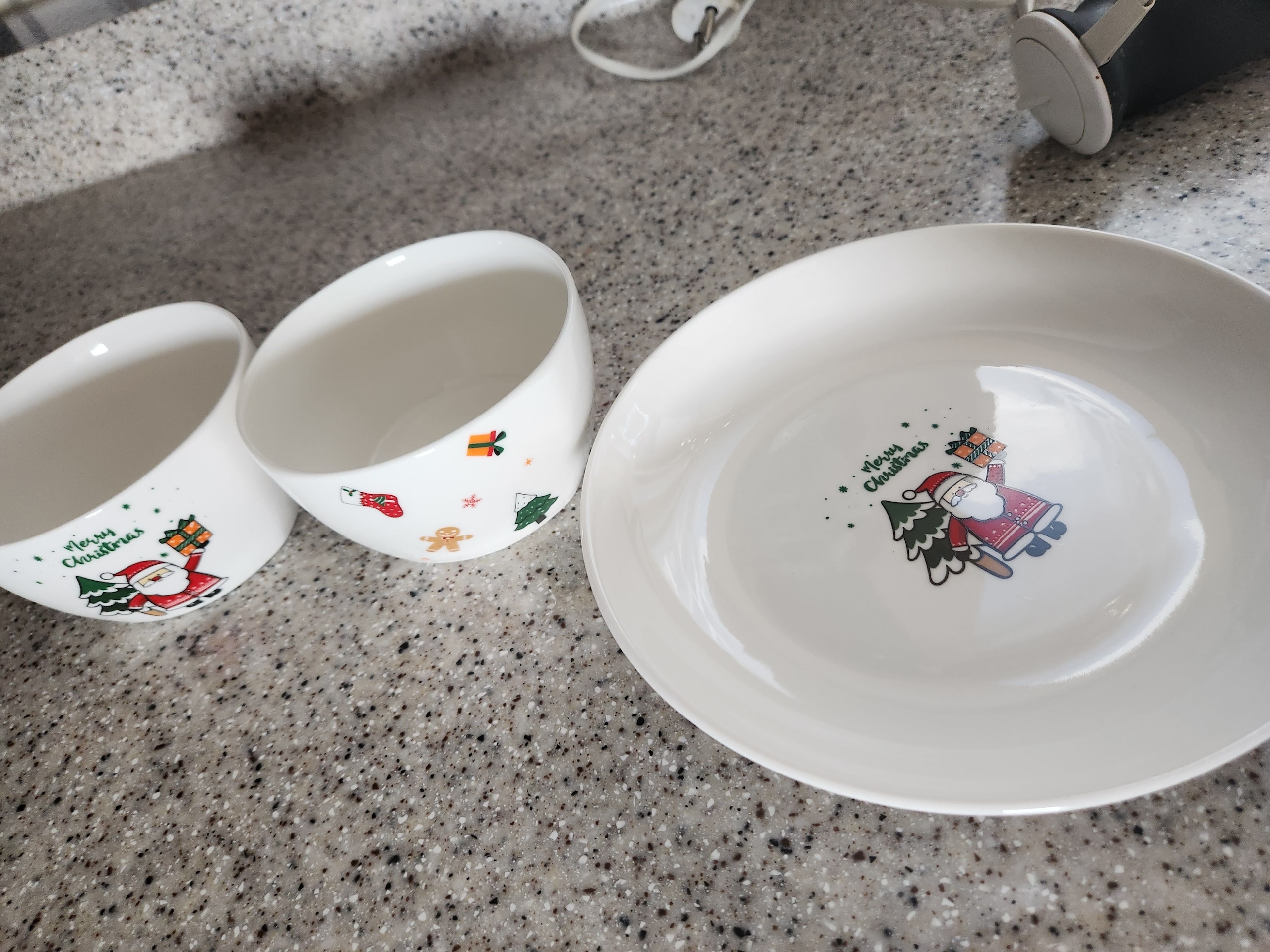 Santa Christmas Dinnerware Set for 4 user photo