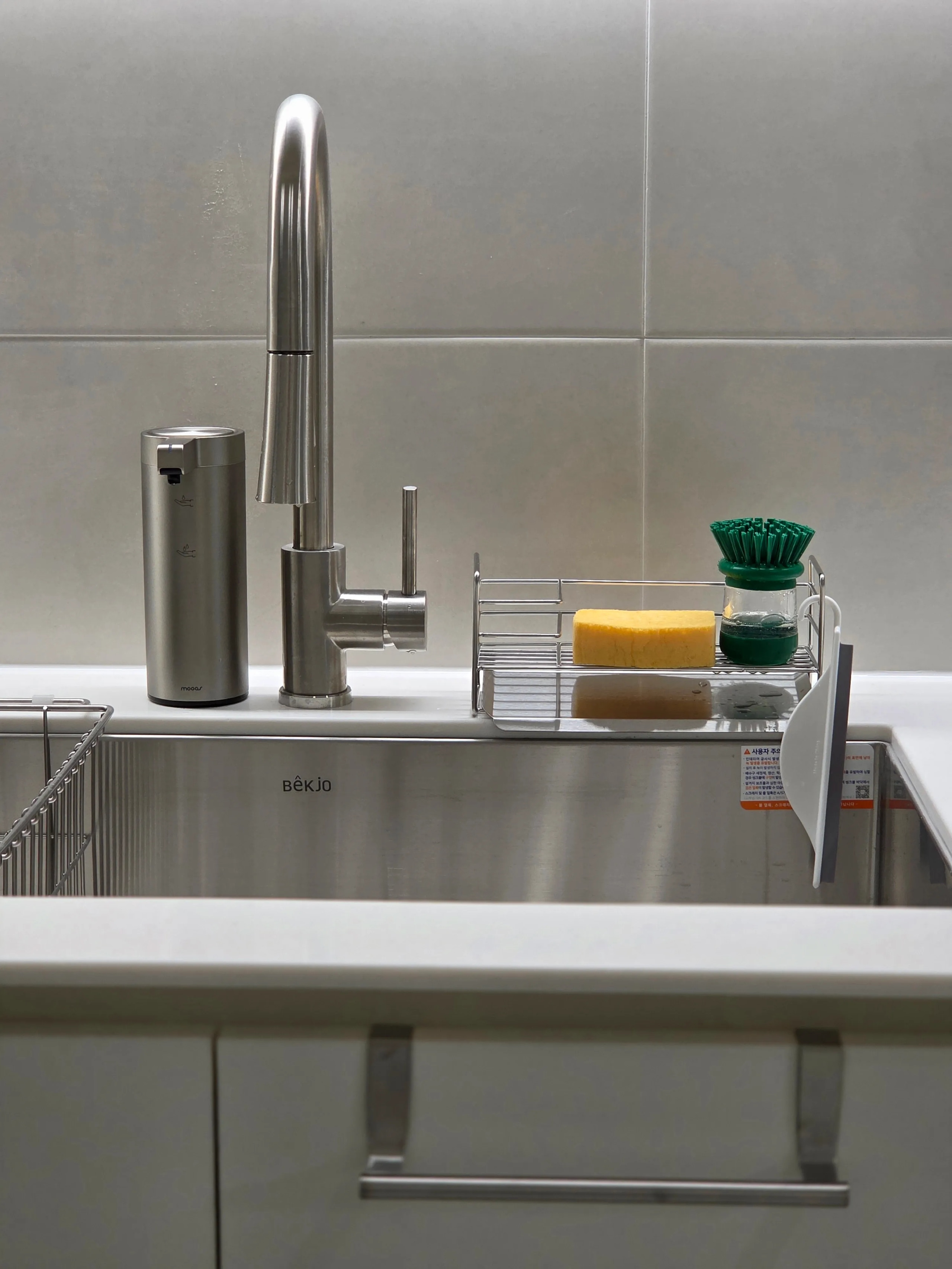 Stainless Steel Sponge Holder with Drain Tray user photo
