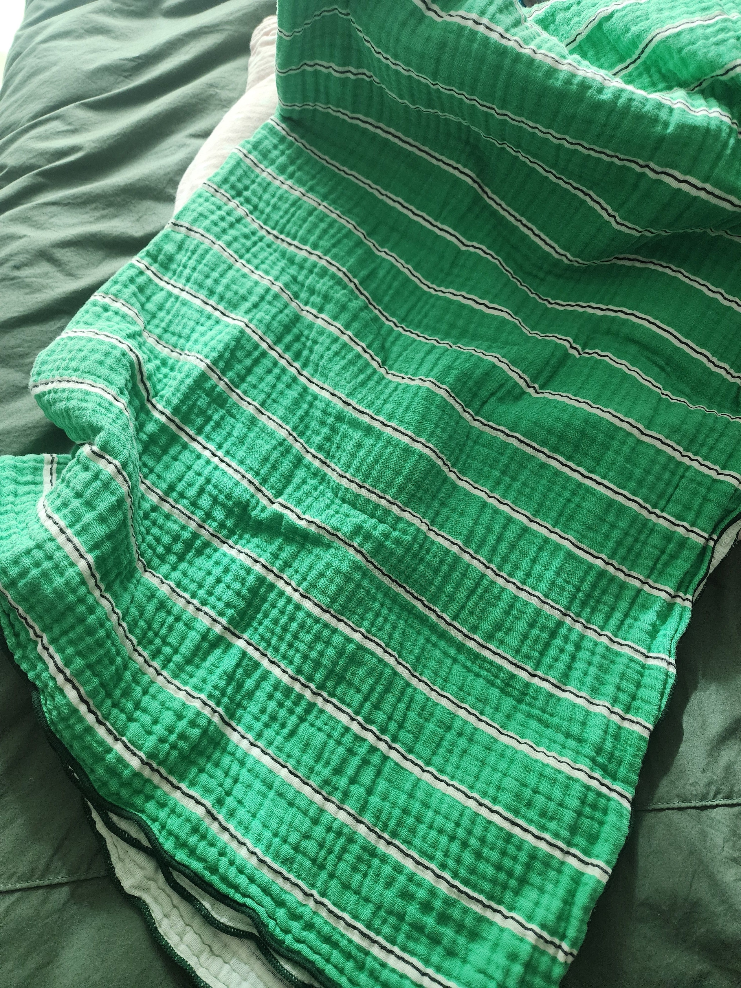 Neon Stripe 3-Layer Gauze Blanket user photo
