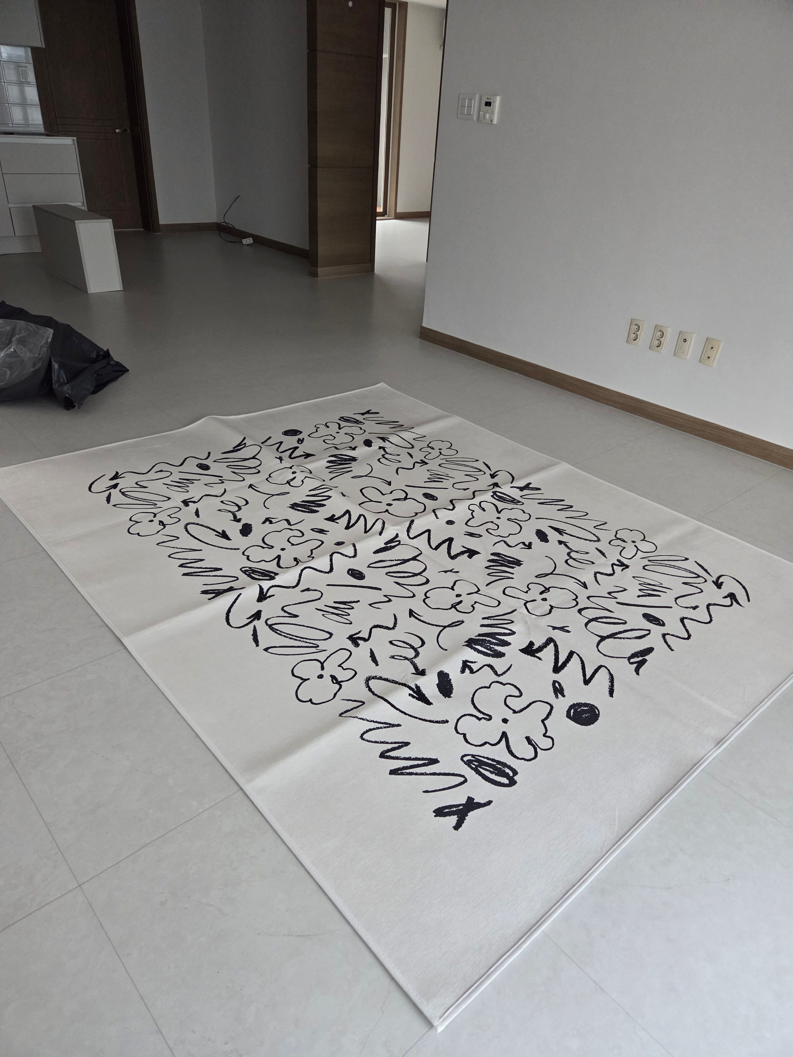 Graffiti Mid-Century Living Room Rug user photo