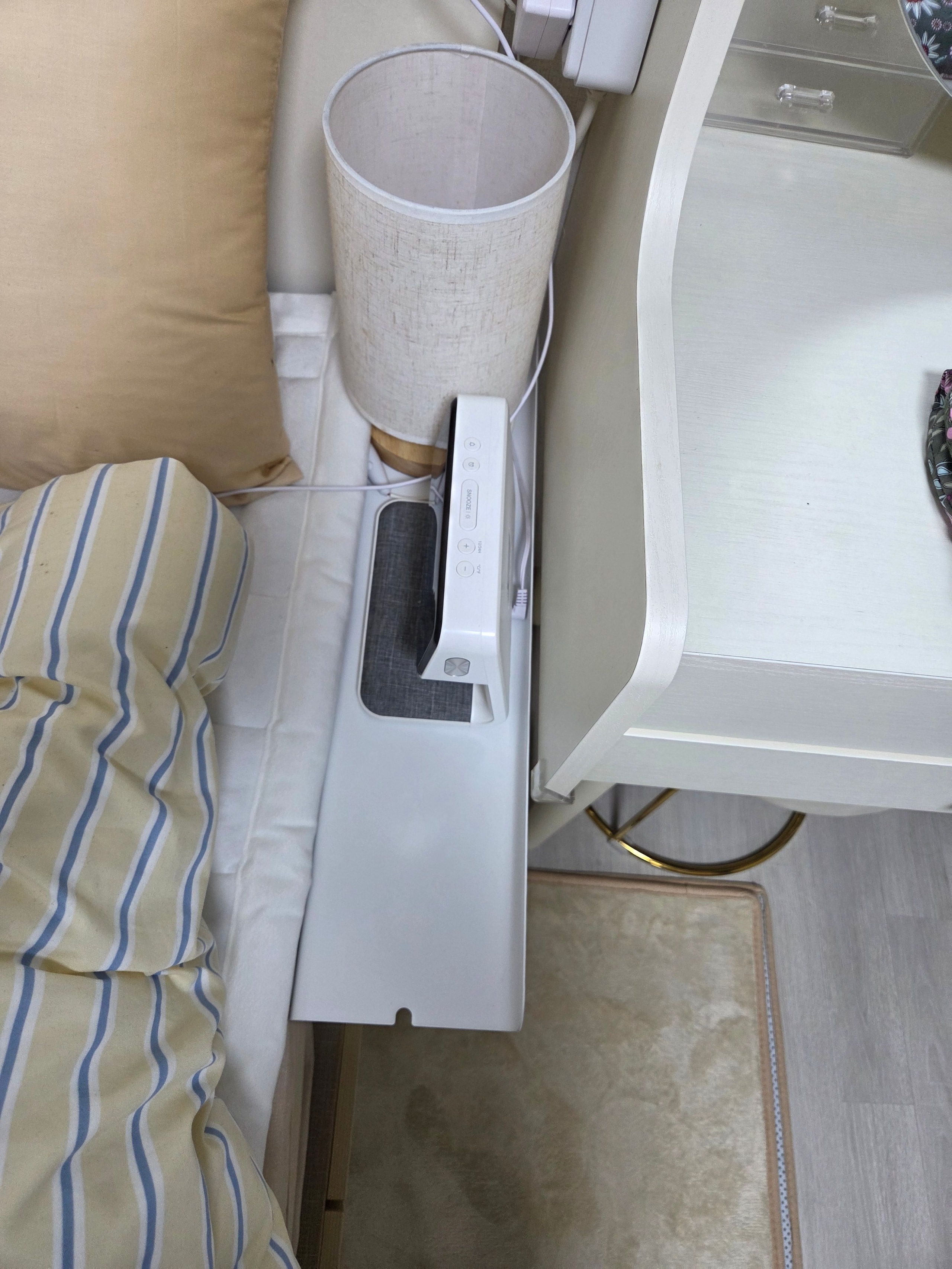 Blanc Bed Gap Side Shelf user photo