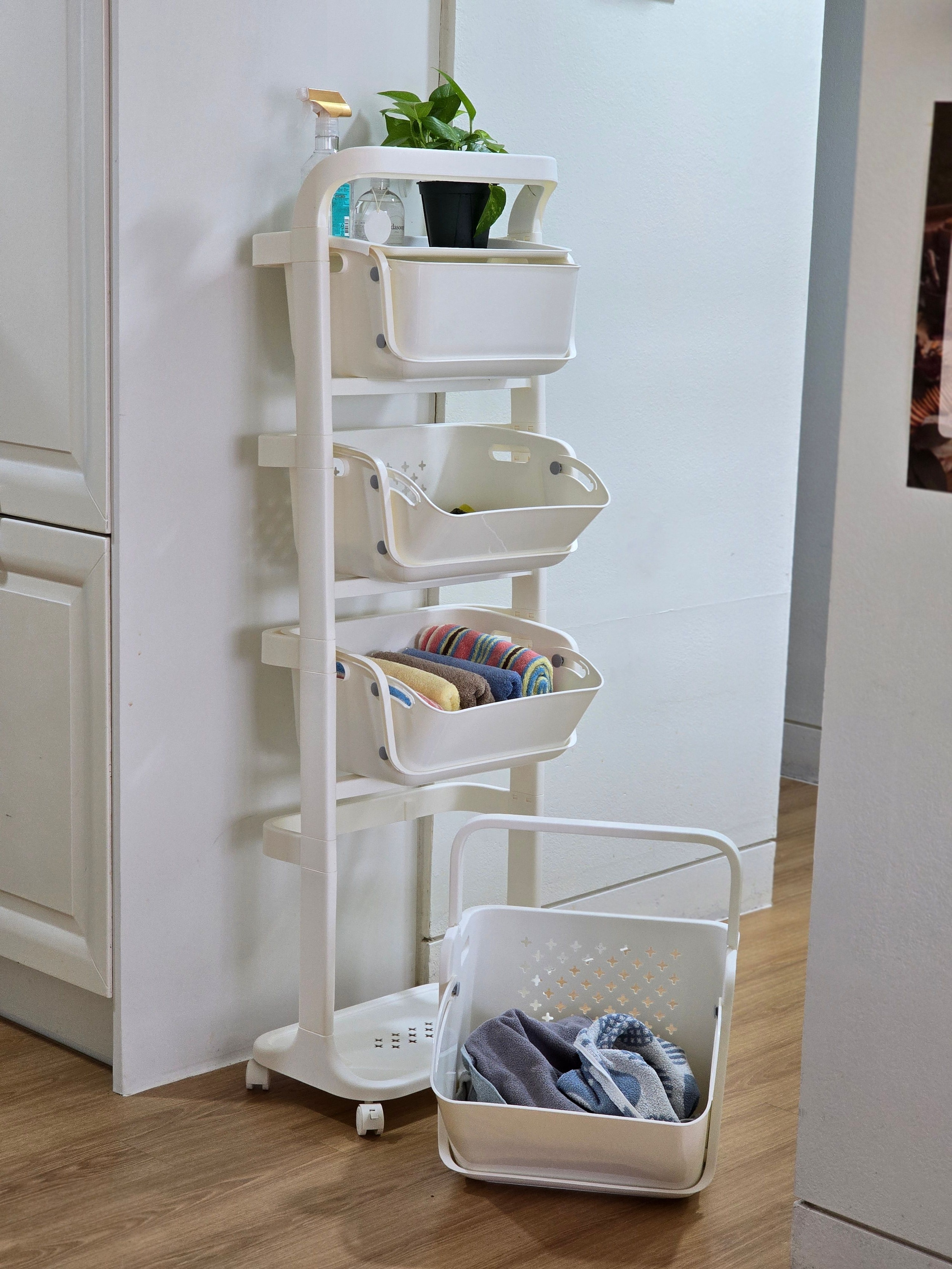 Rolling Swing Laundry Cart user photo