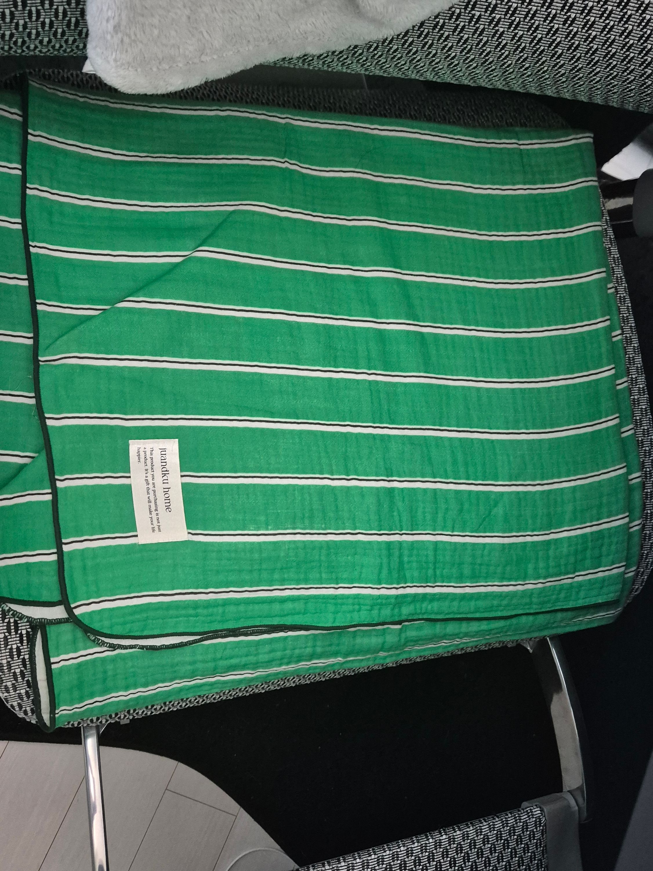 Neon Stripe 3-Layer Gauze Blanket user photo
