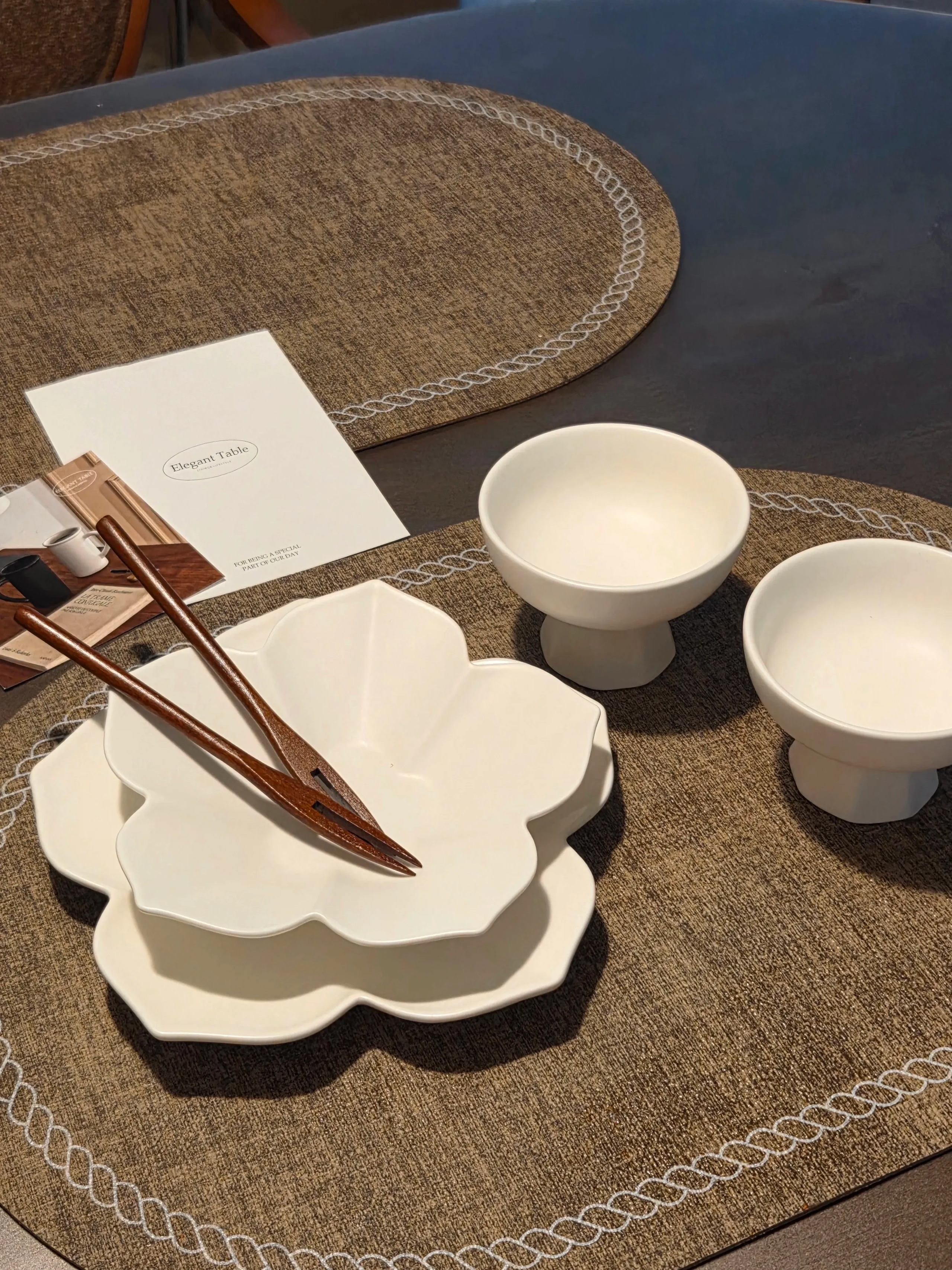 Eunseol Matte Porcelain Pedestal Cup & Plate Set (4-Piece Gift Set) user photo