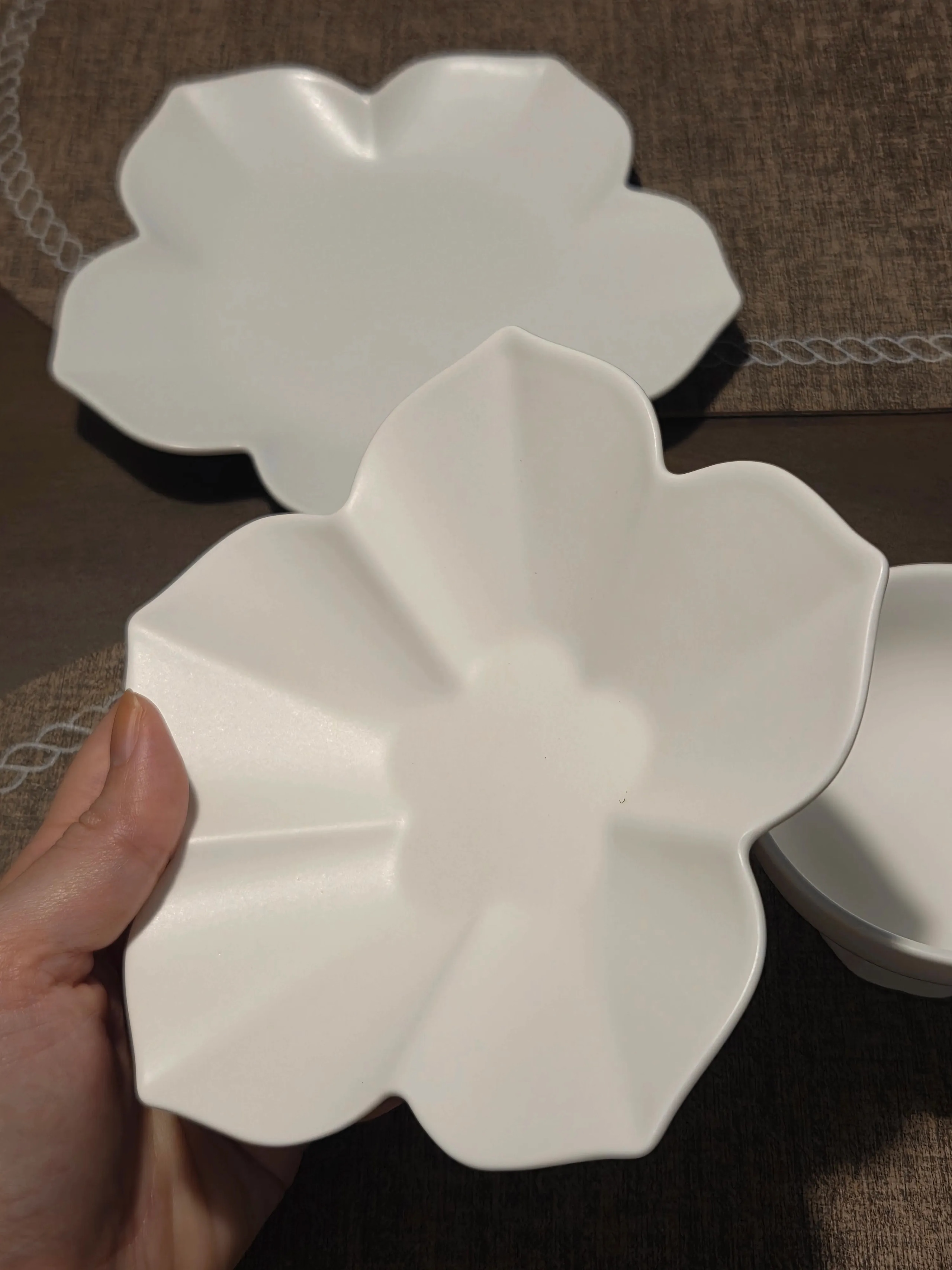 Eunseol Matte Porcelain Pedestal Cup & Plate Set (4-Piece Gift Set) user photo