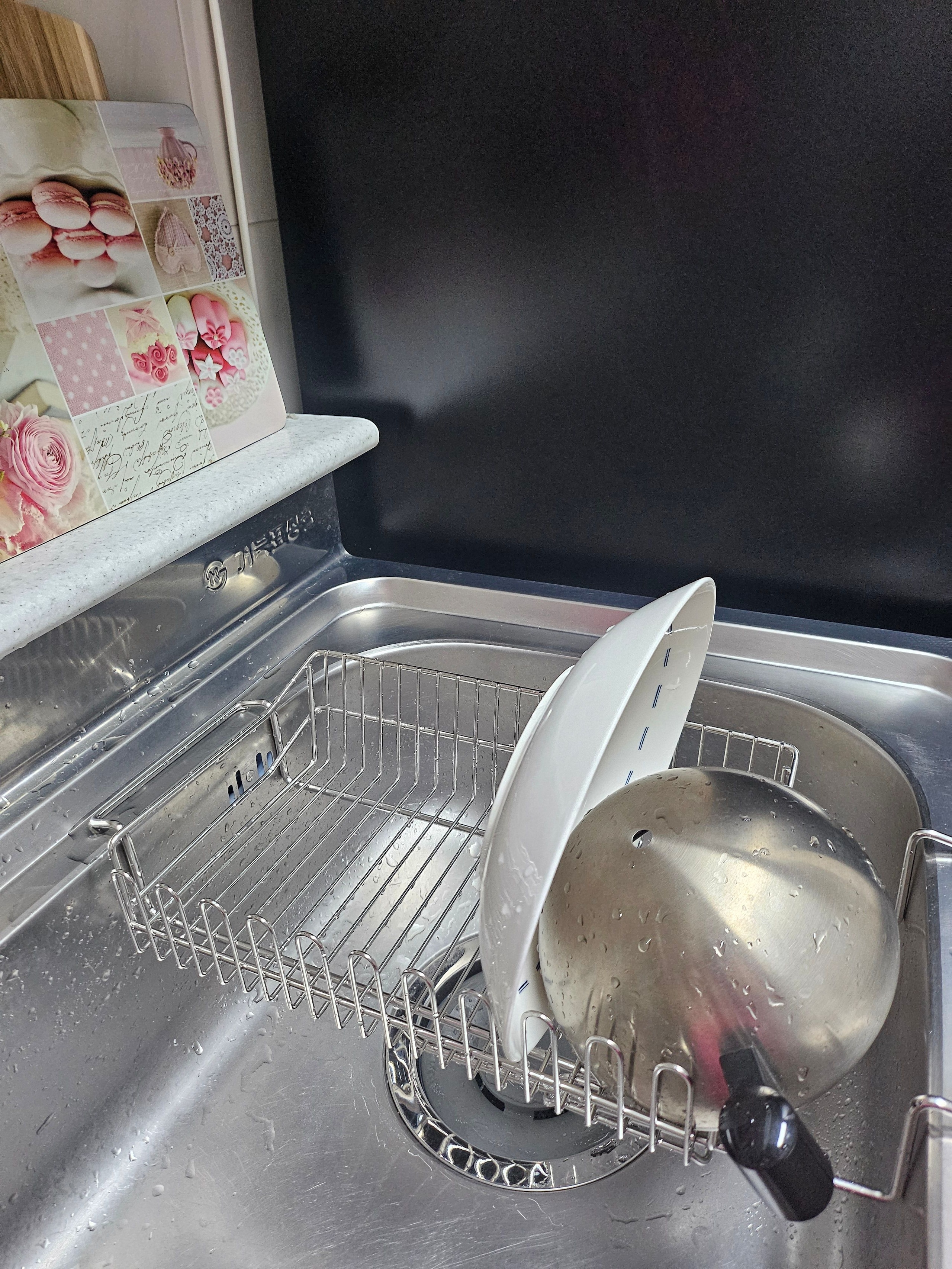 Dual Fit Sink Dish Rack user photo