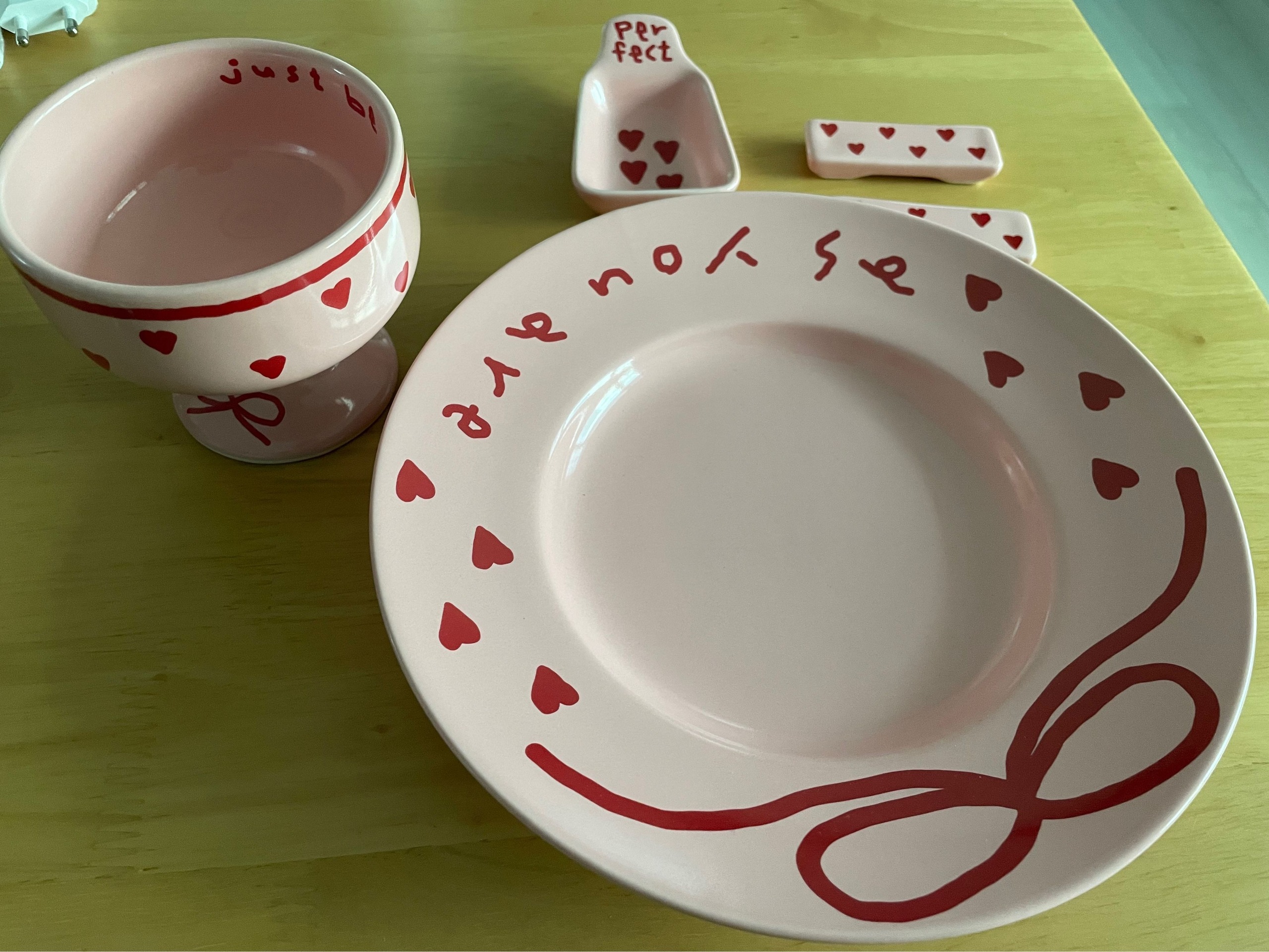 Pink Edition Ceramic Heart Salad Plate with Dressing Cup user photo