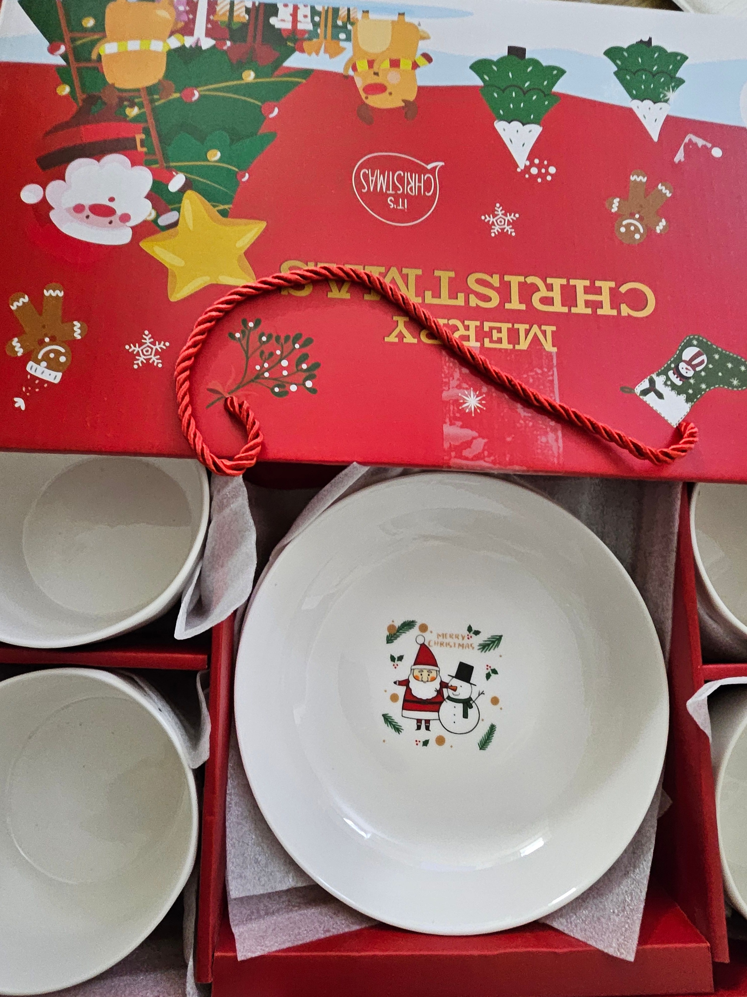 Santa Christmas Dinnerware Set for 4 user photo