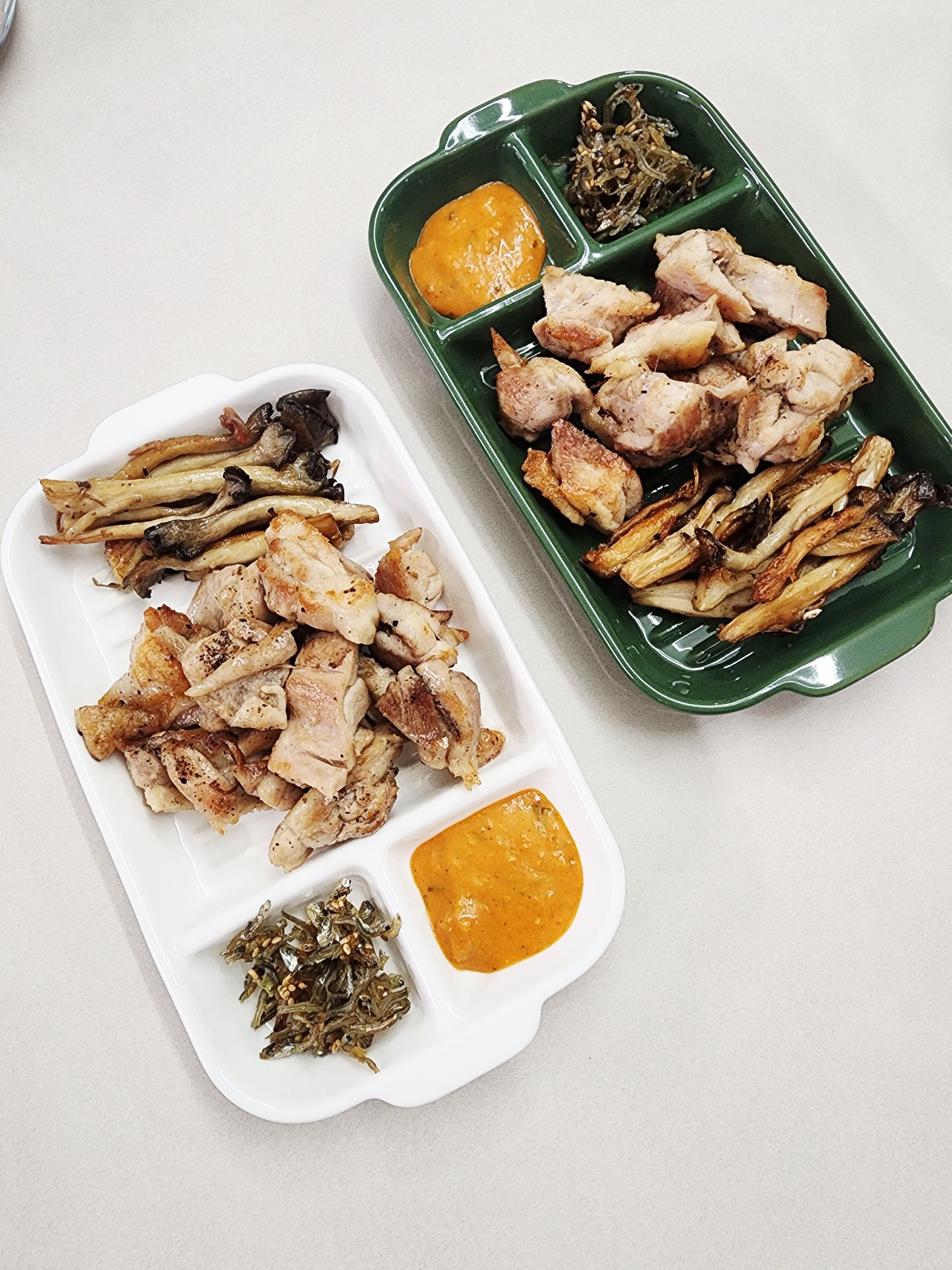Odette Ceramic Divided Side Plate Set (2-Piece) user photo