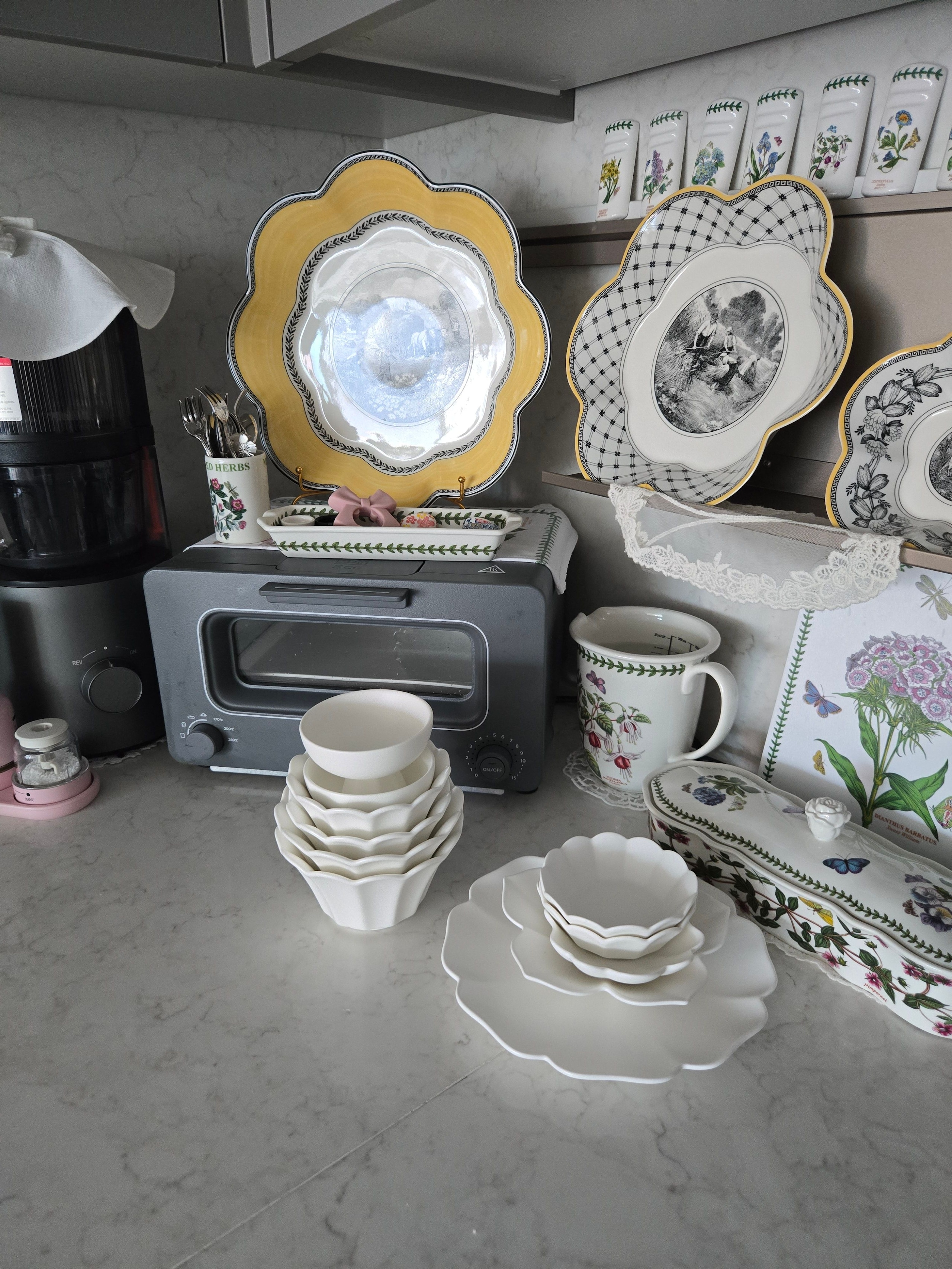Eunseol Petal Dinnerware Set (12-Piece) user photo