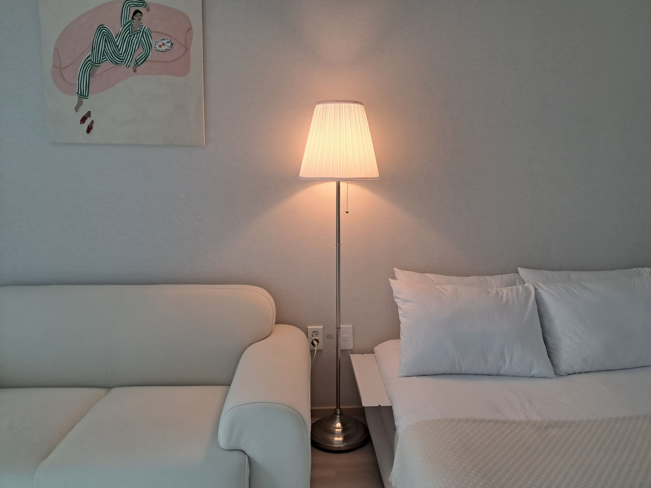 Blanc Bed Gap Side Shelf user photo