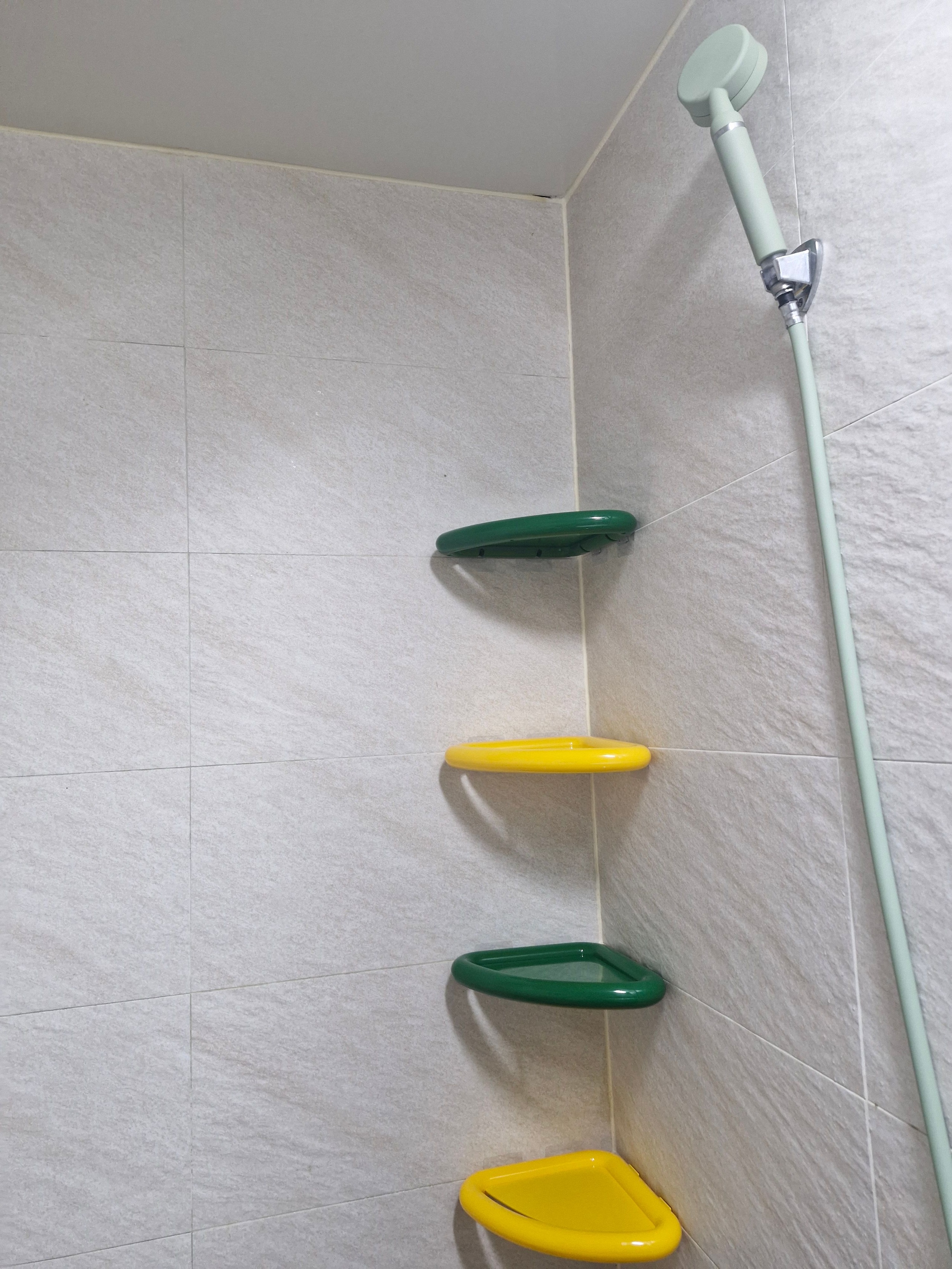 No-Drill Colorful Corner Shelf user photo
