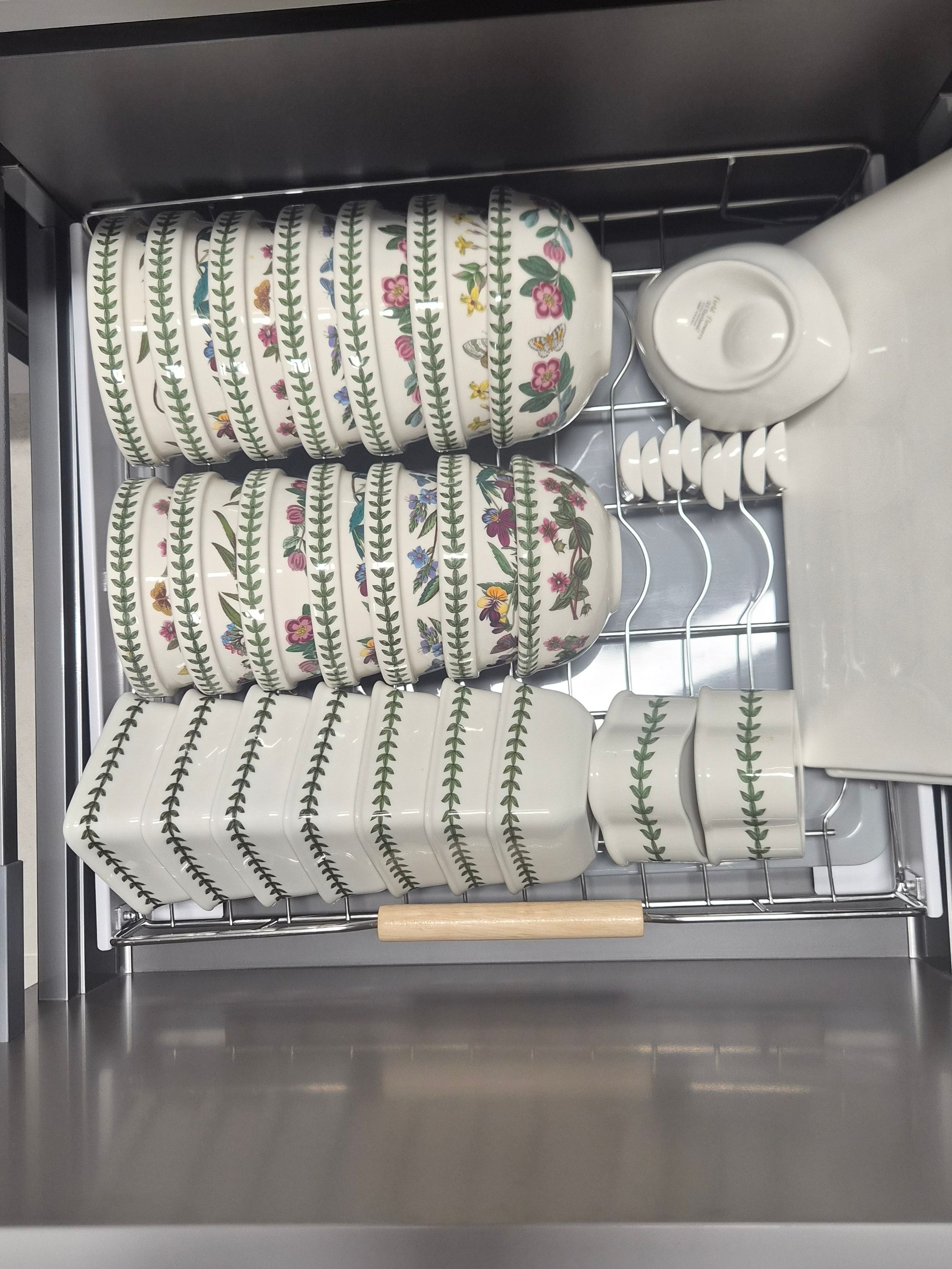 Sliding Dish Rack with Wood Handles user photo