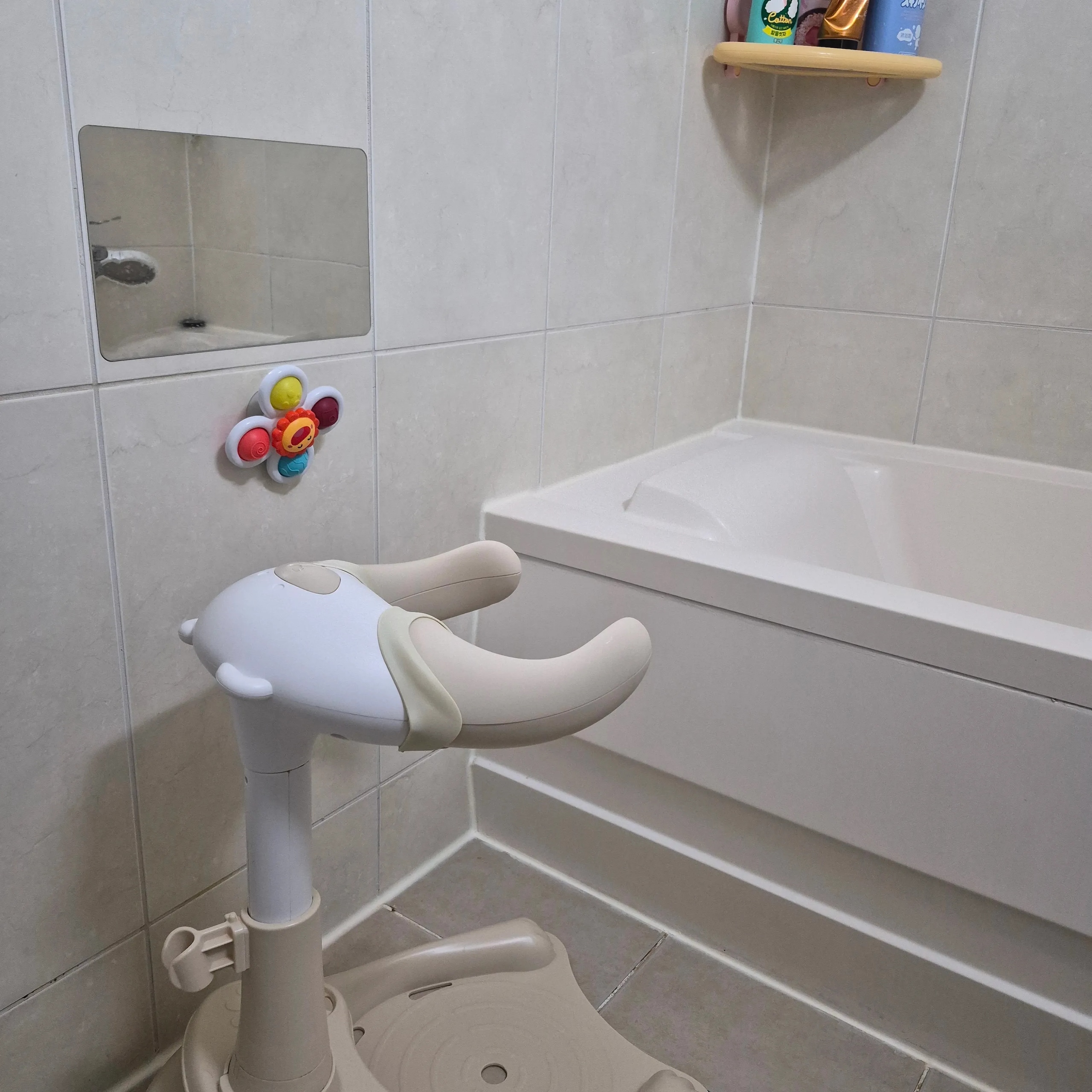 No-Drill Pastel Bathroom Storage Shelf user photo