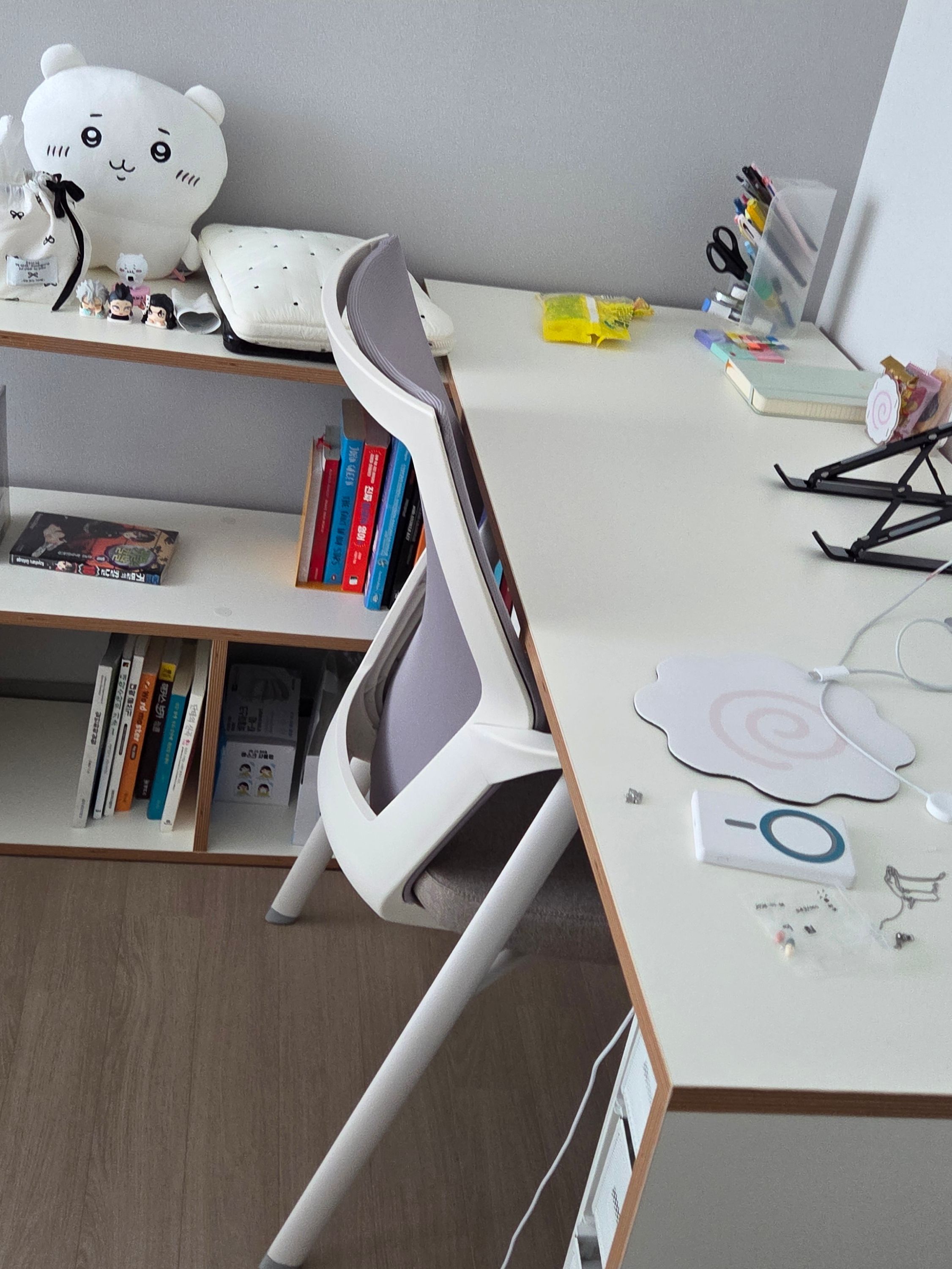 Bridge E0 Corner Desk & Bookshelf Set user photo