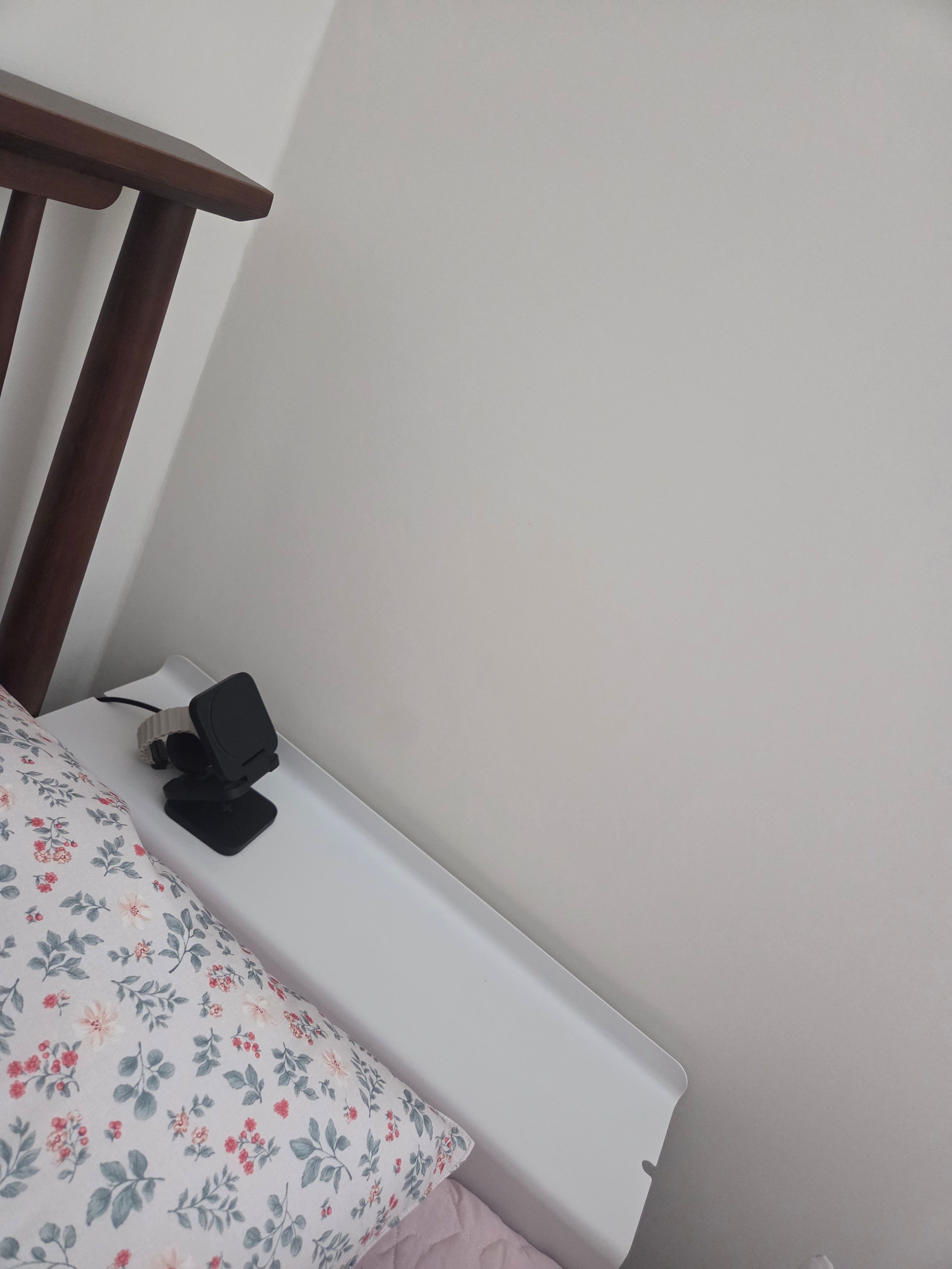 Blanc Bed Gap Side Shelf user photo