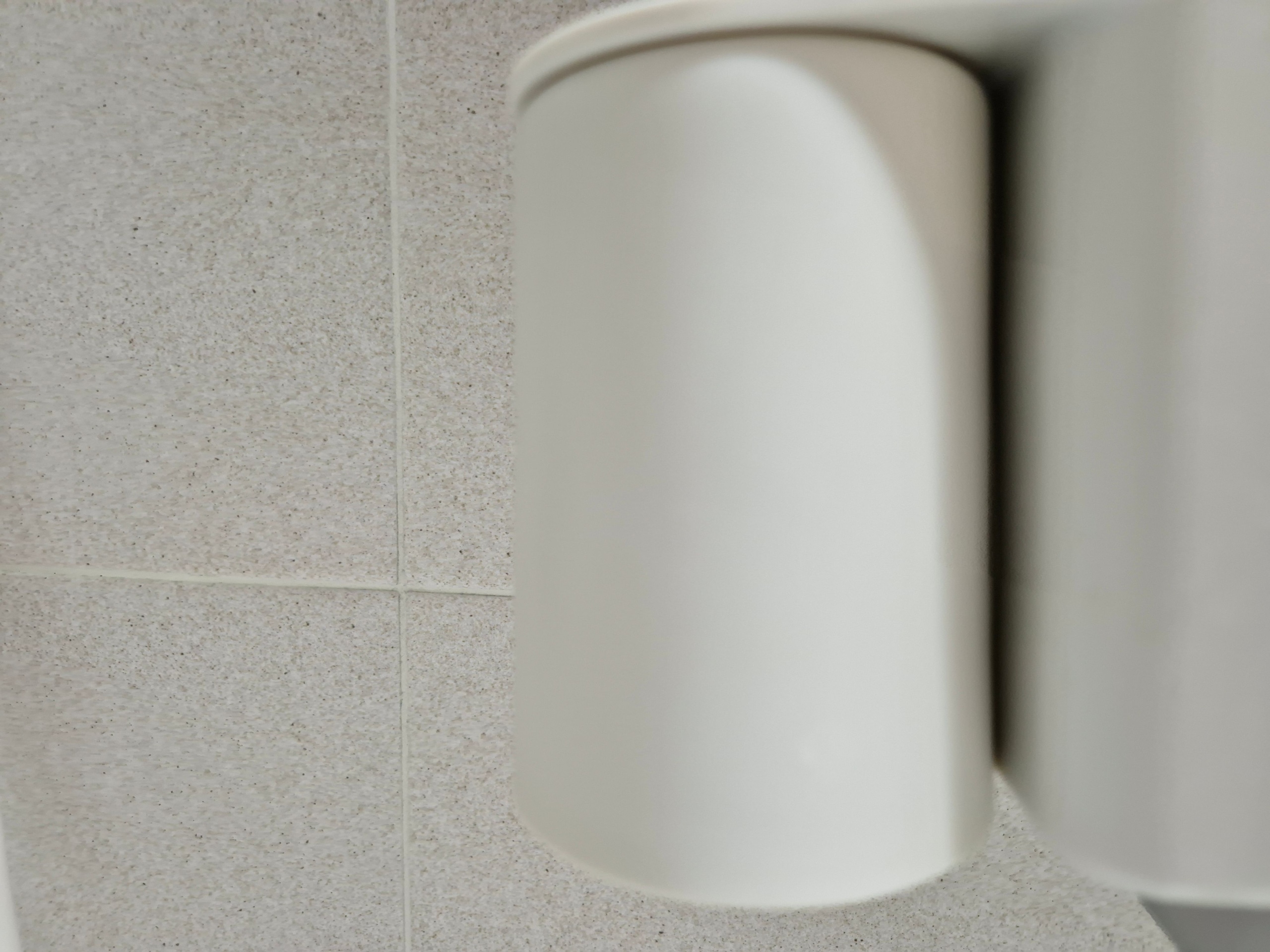 Upside-Down Magnetic Bathroom Organizer Set user photo