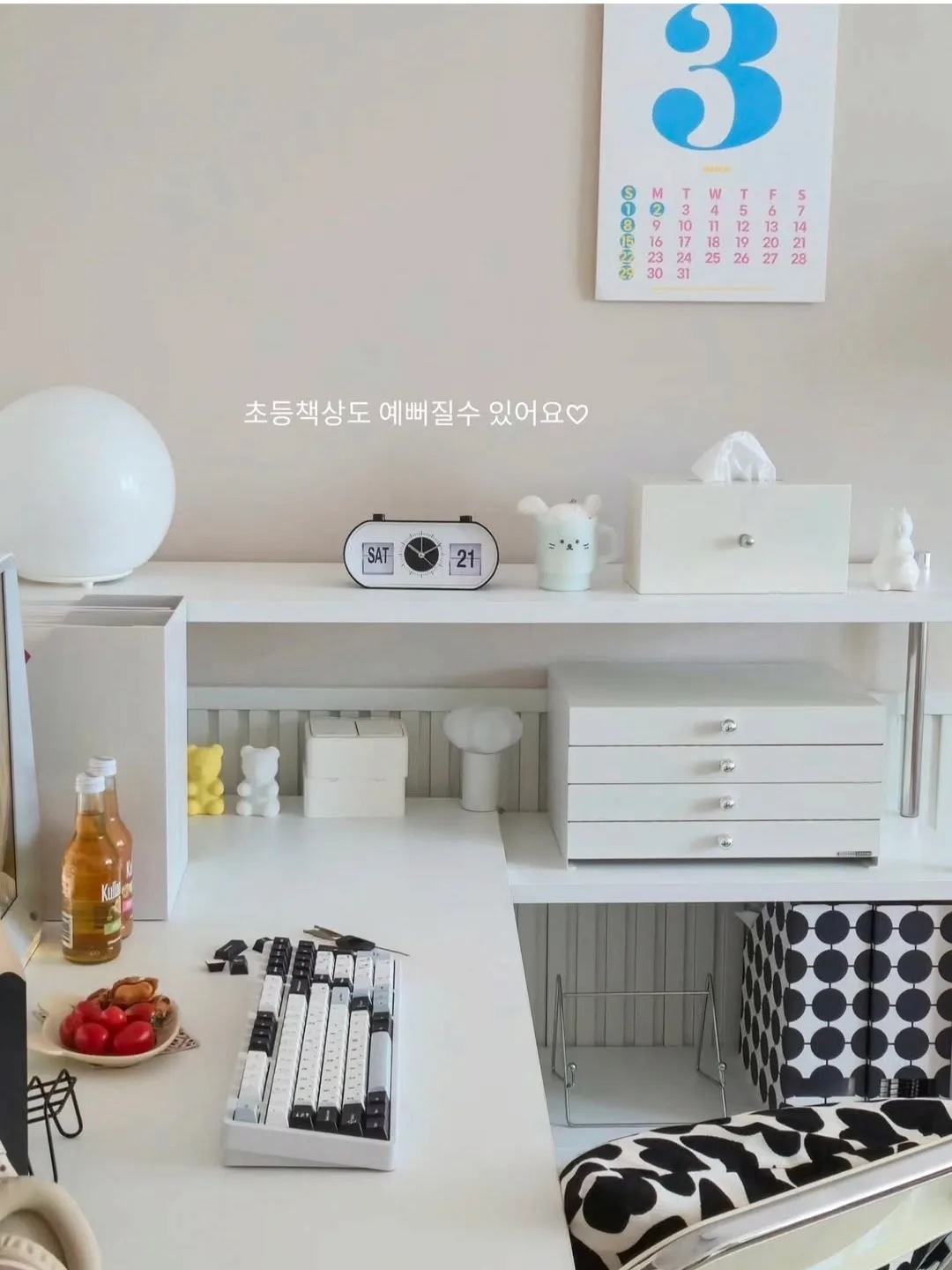 Round Modern Flip Table Clock user photo