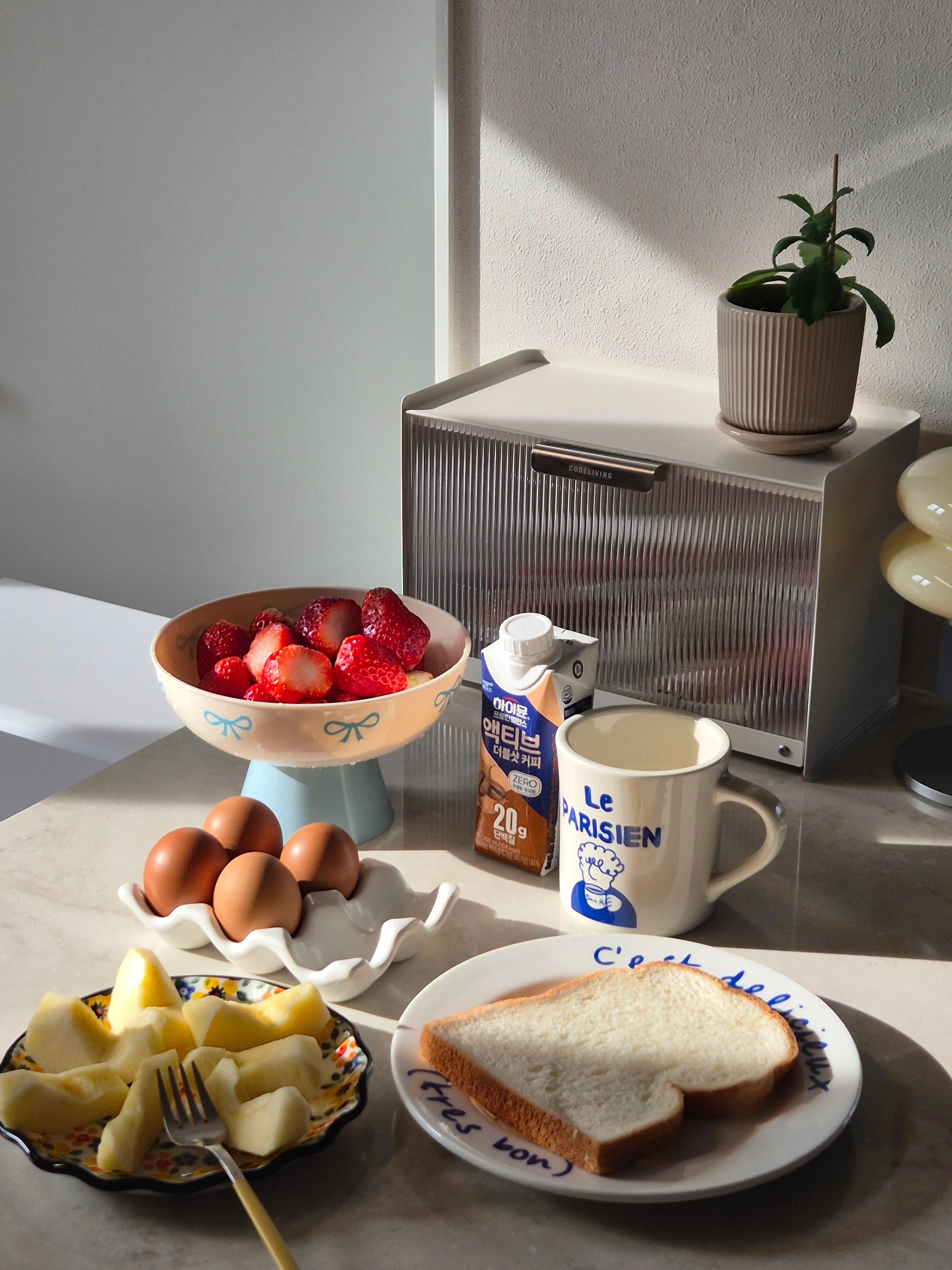 Bow Pedestal Fruit Bowl with Drain user photo